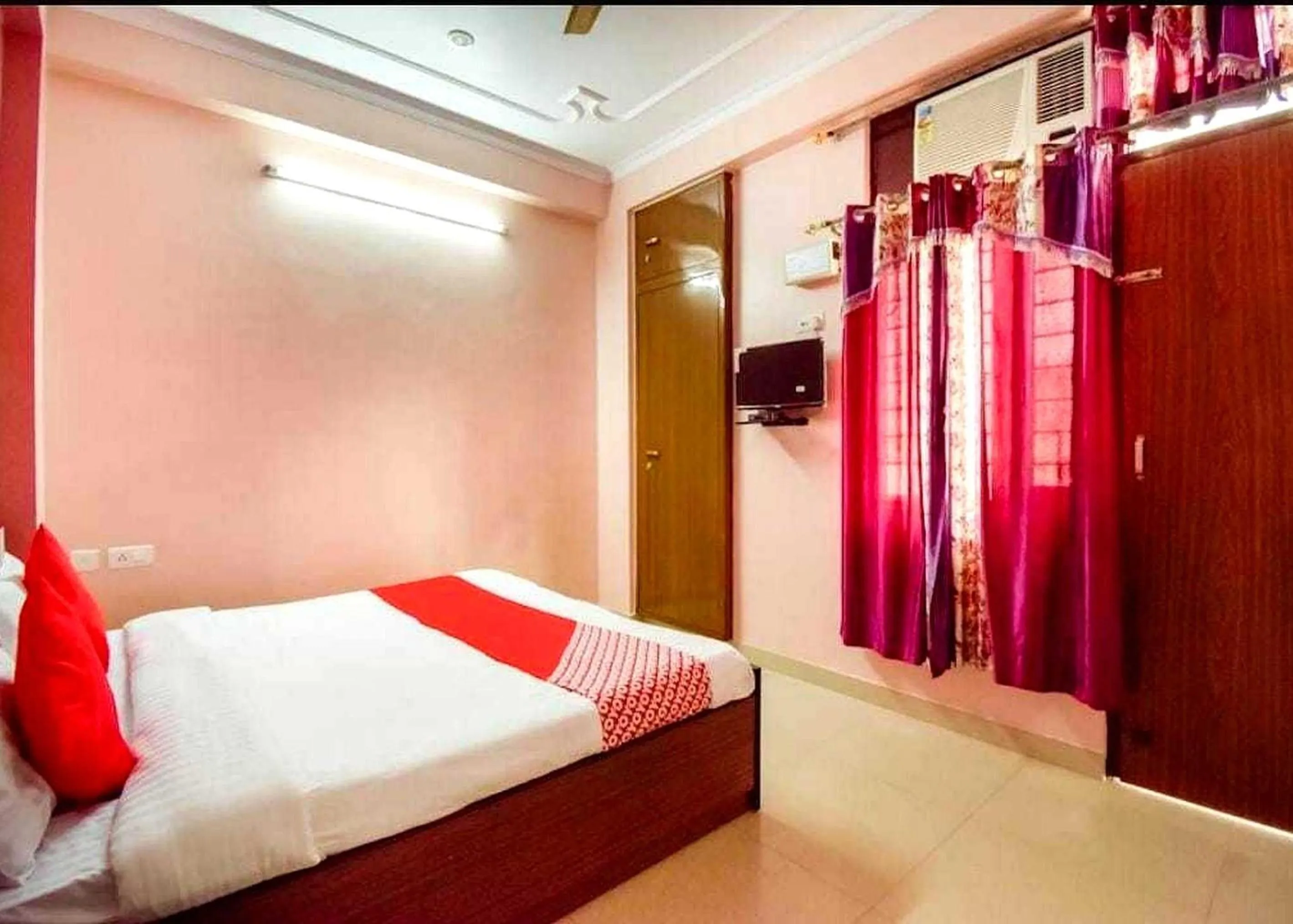 Bedroom, Bed in Hotel O by OYO CASTLE HOME STAY