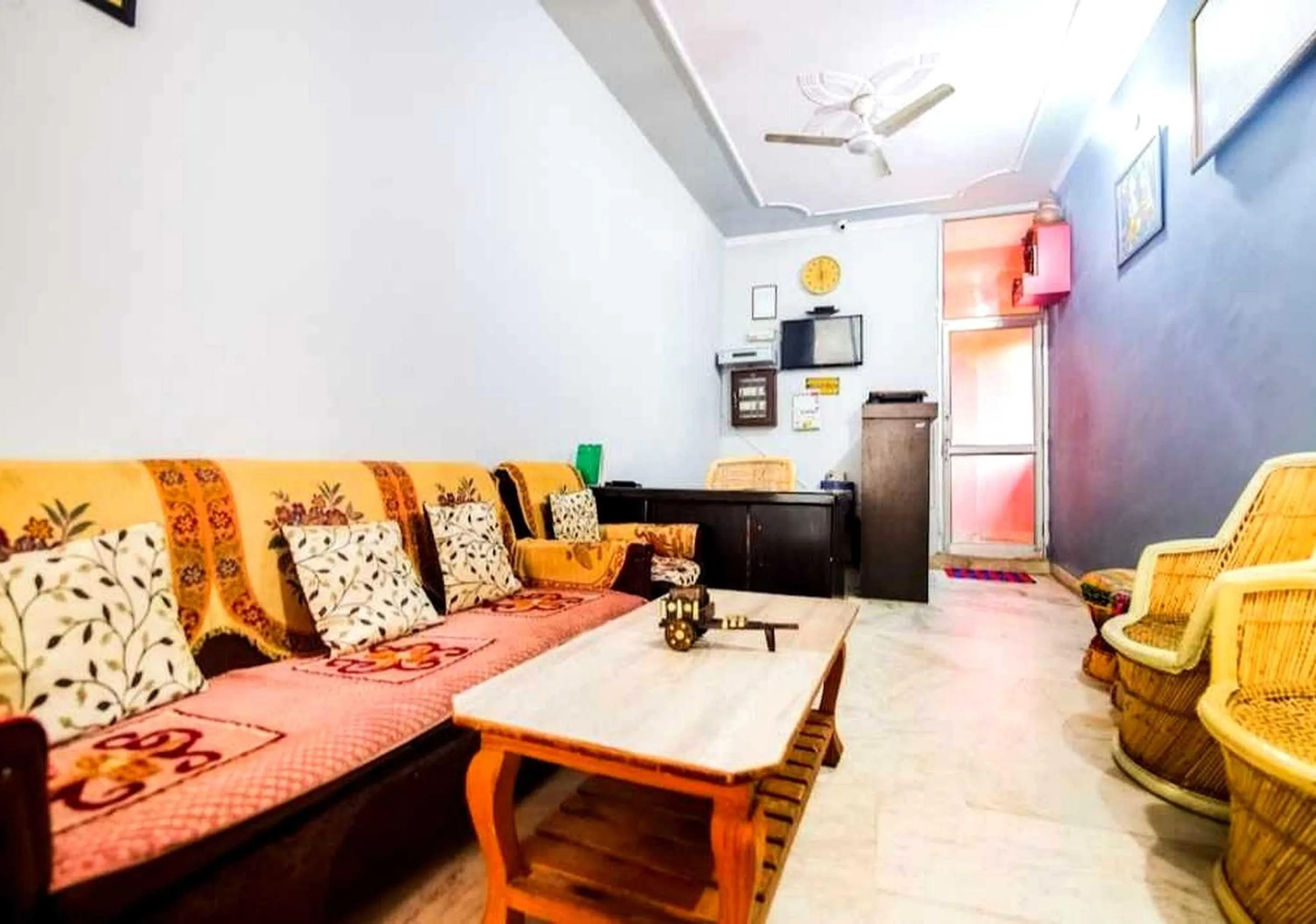 Lobby or reception in Hotel O by OYO CASTLE HOME STAY