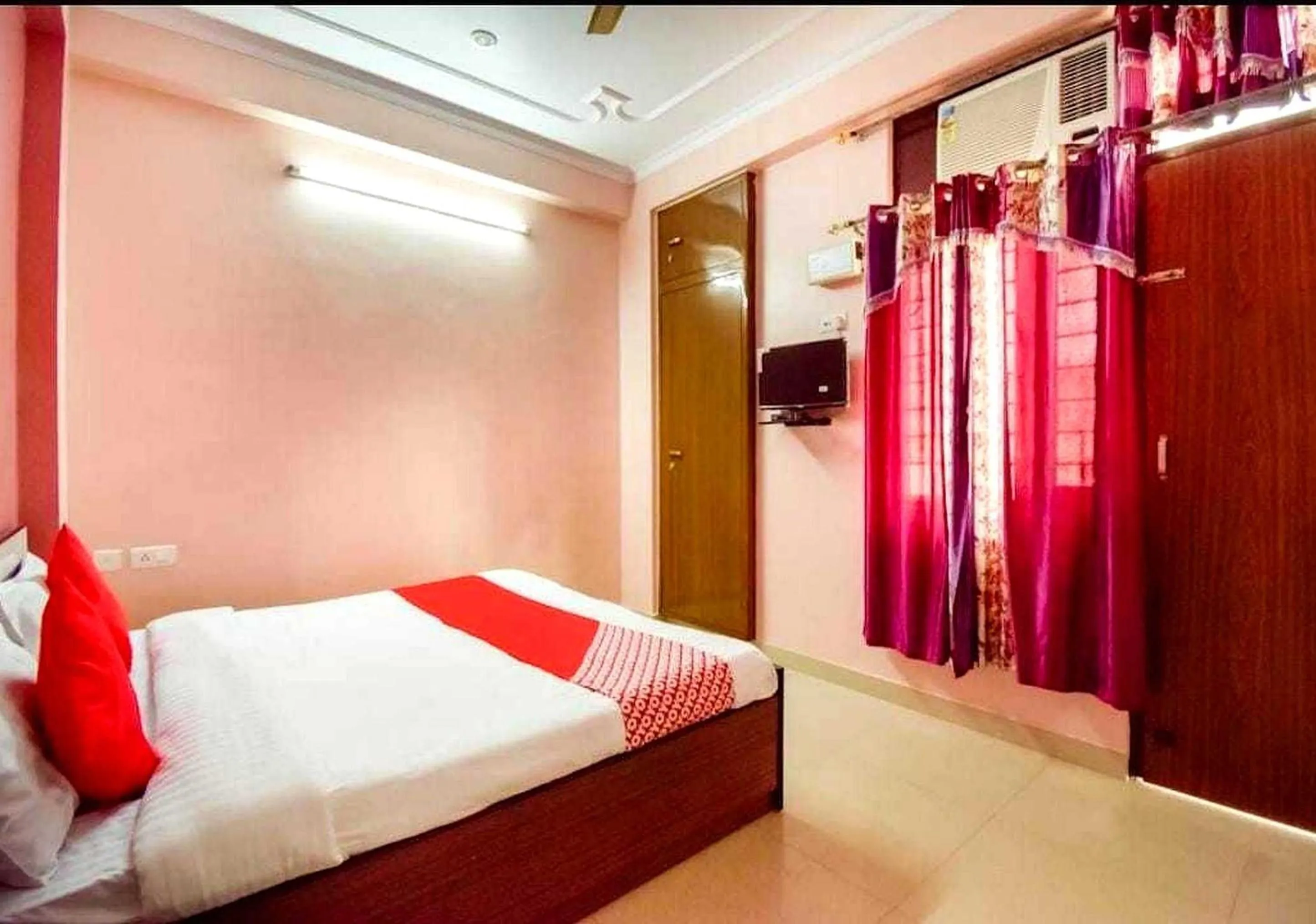 Bedroom, Bed in Hotel O by OYO CASTLE HOME STAY