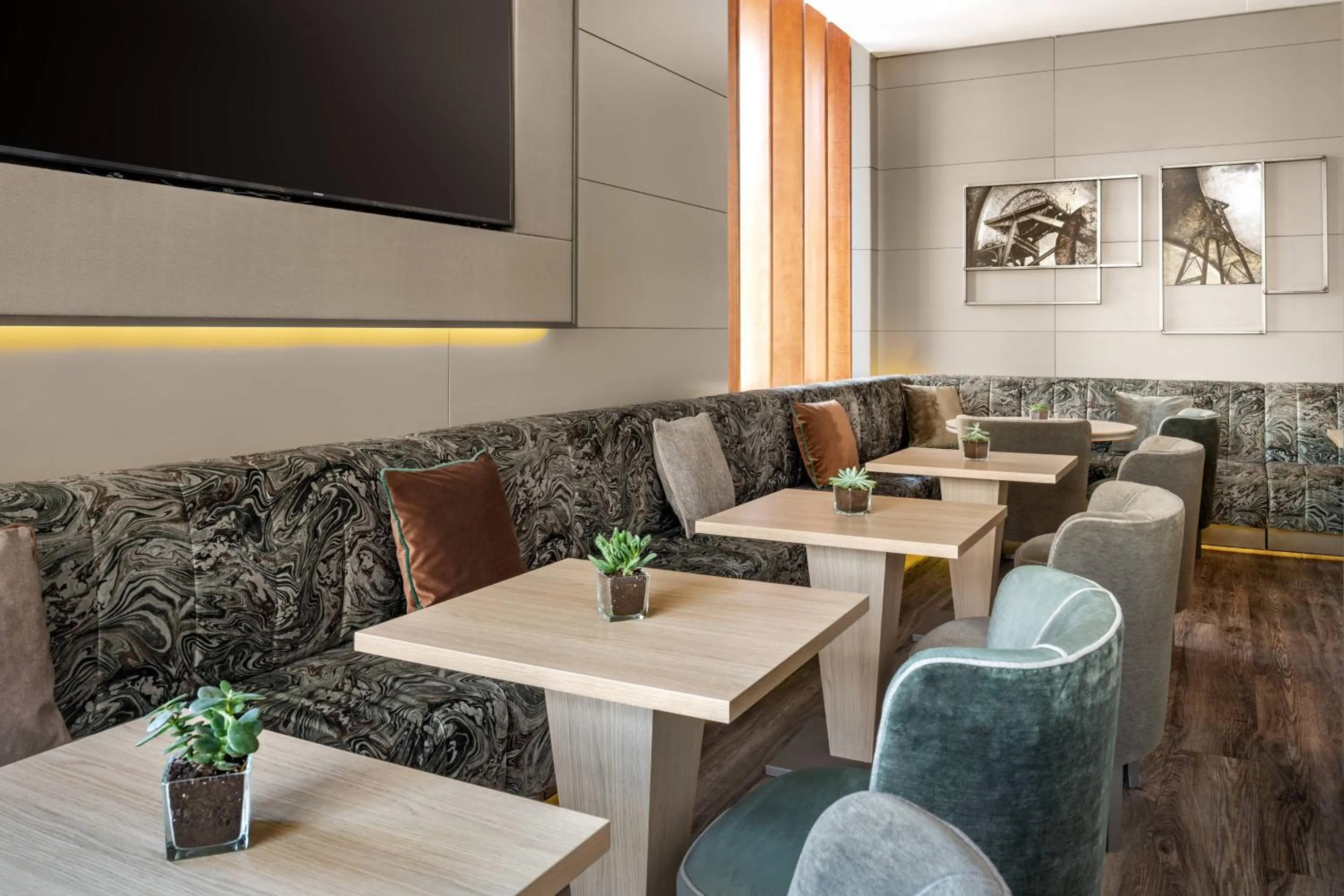 Lounge or bar in AC Hotel Ponferrada by Marriott