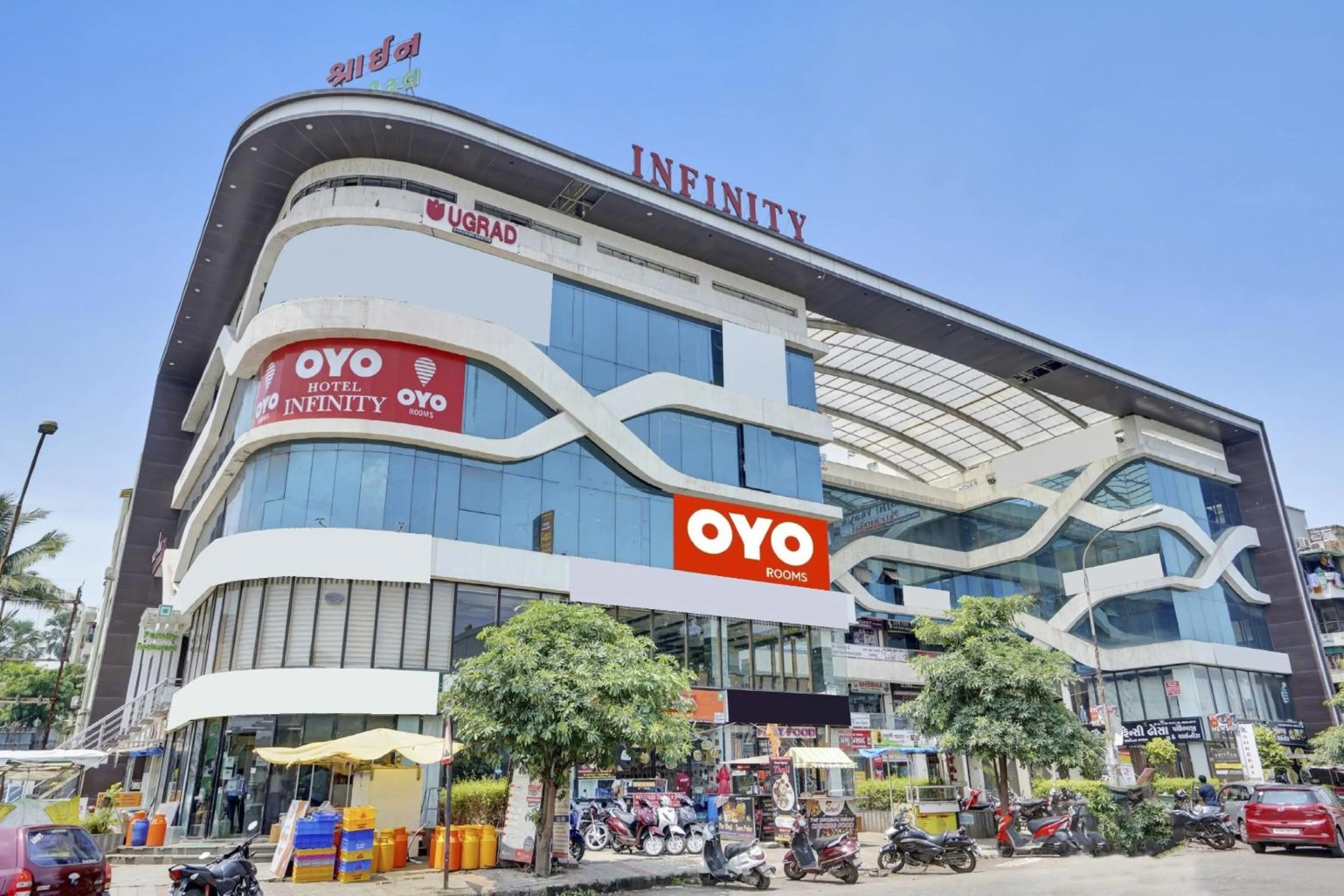 Facade/entrance in Hotel O Infinity