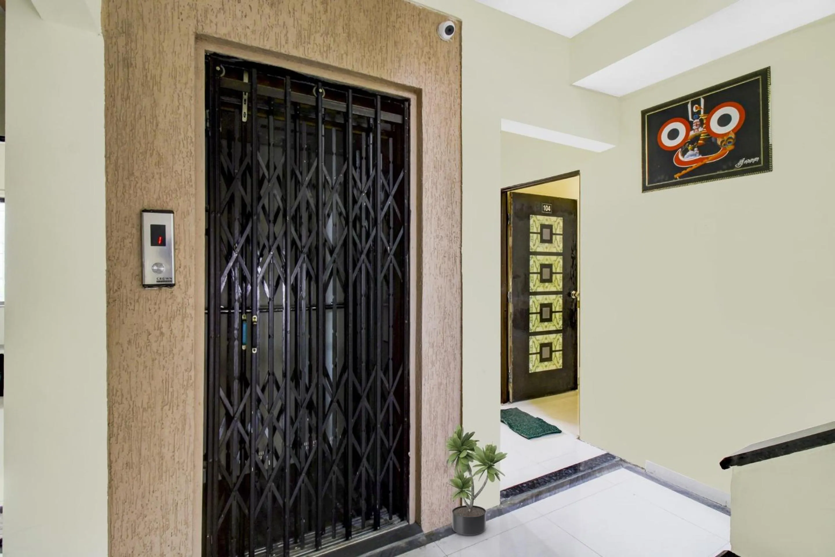 Facade/entrance in Hotel O Ap Royal Rooms