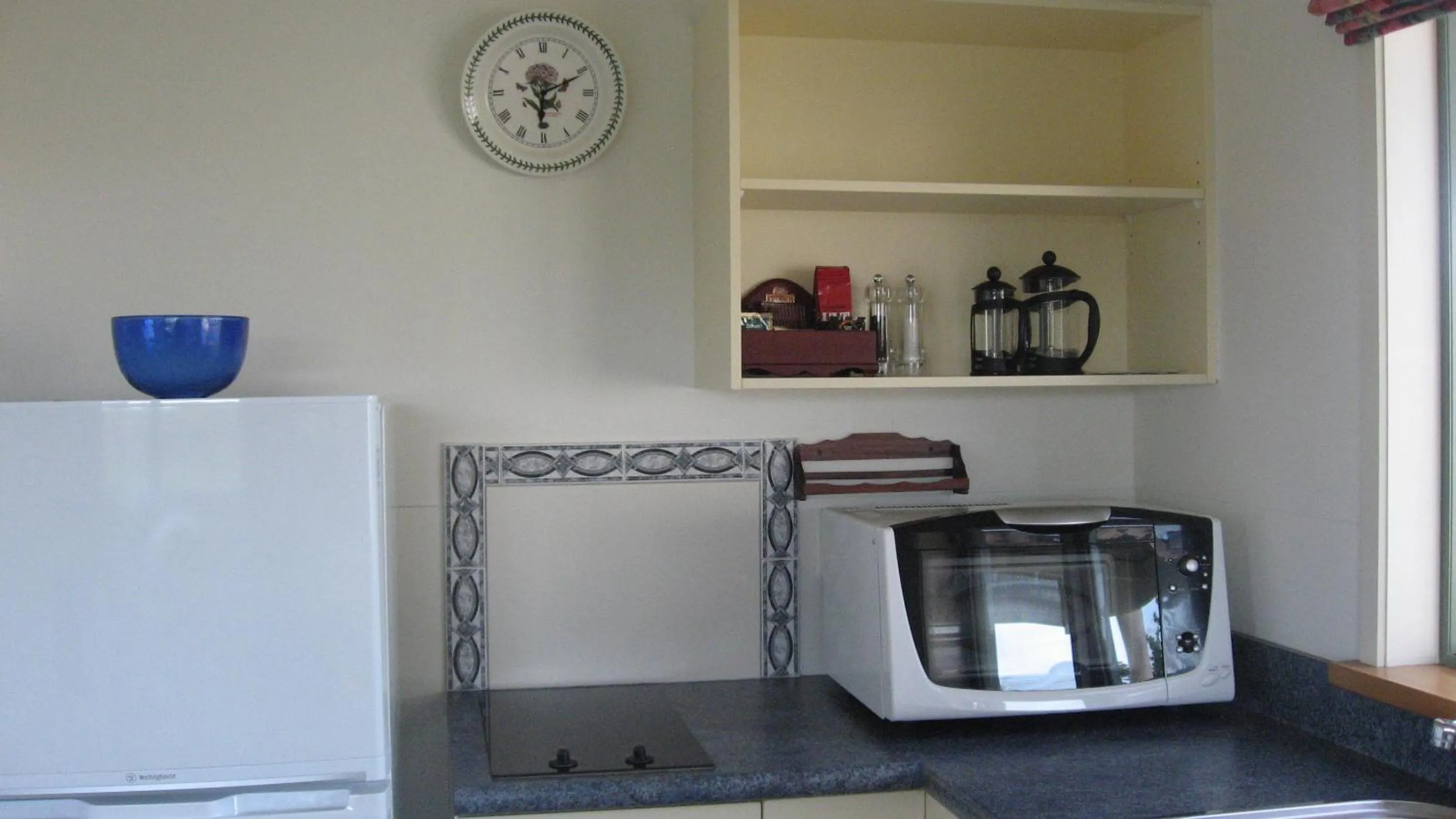Kitchen or kitchenette in Bluebell Lodge and Cottage