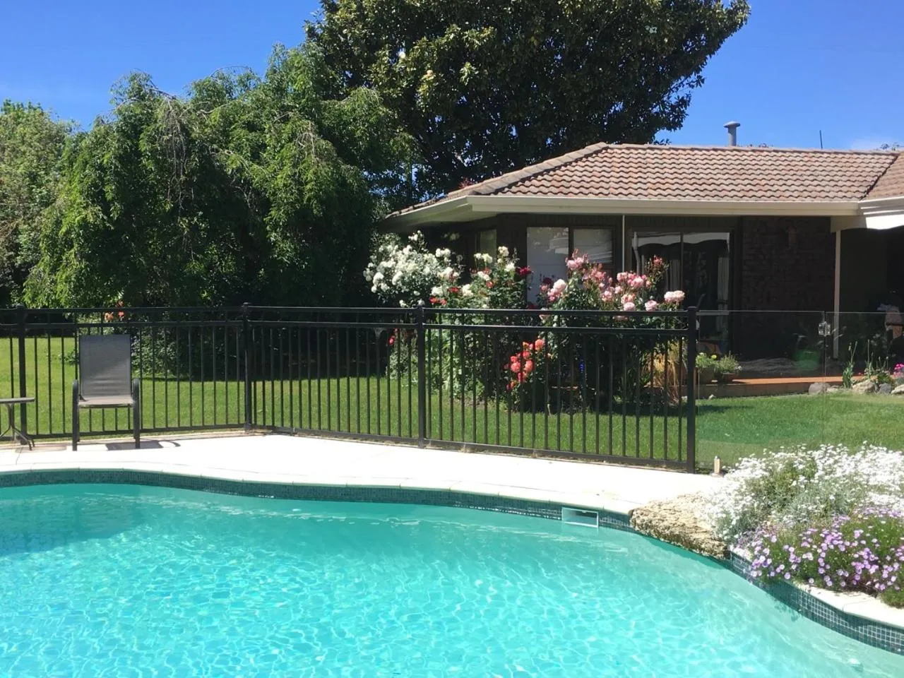 Swimming pool in Bluebell Lodge and Cottage