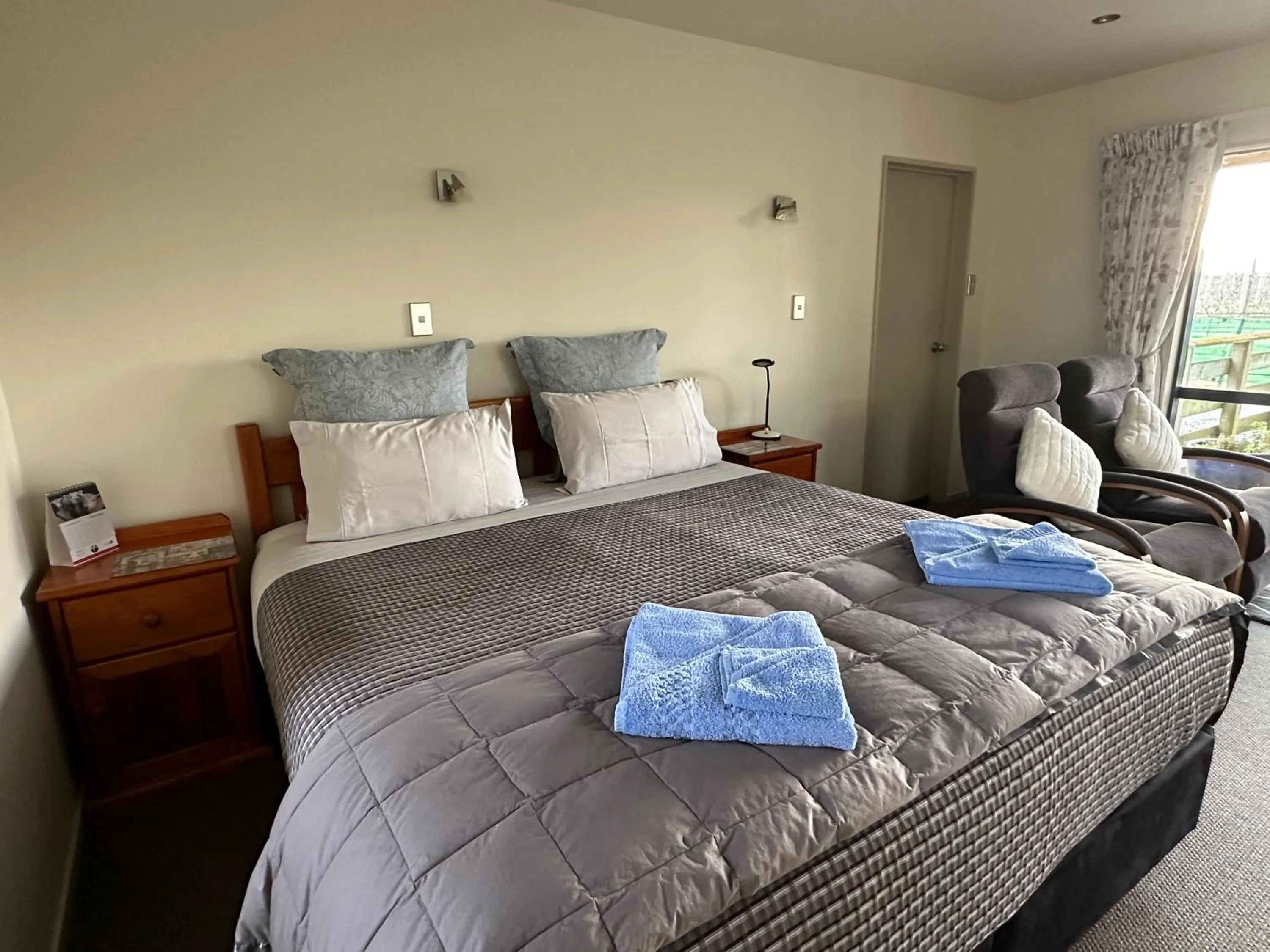 Bed in Bluebell Lodge and Cottage