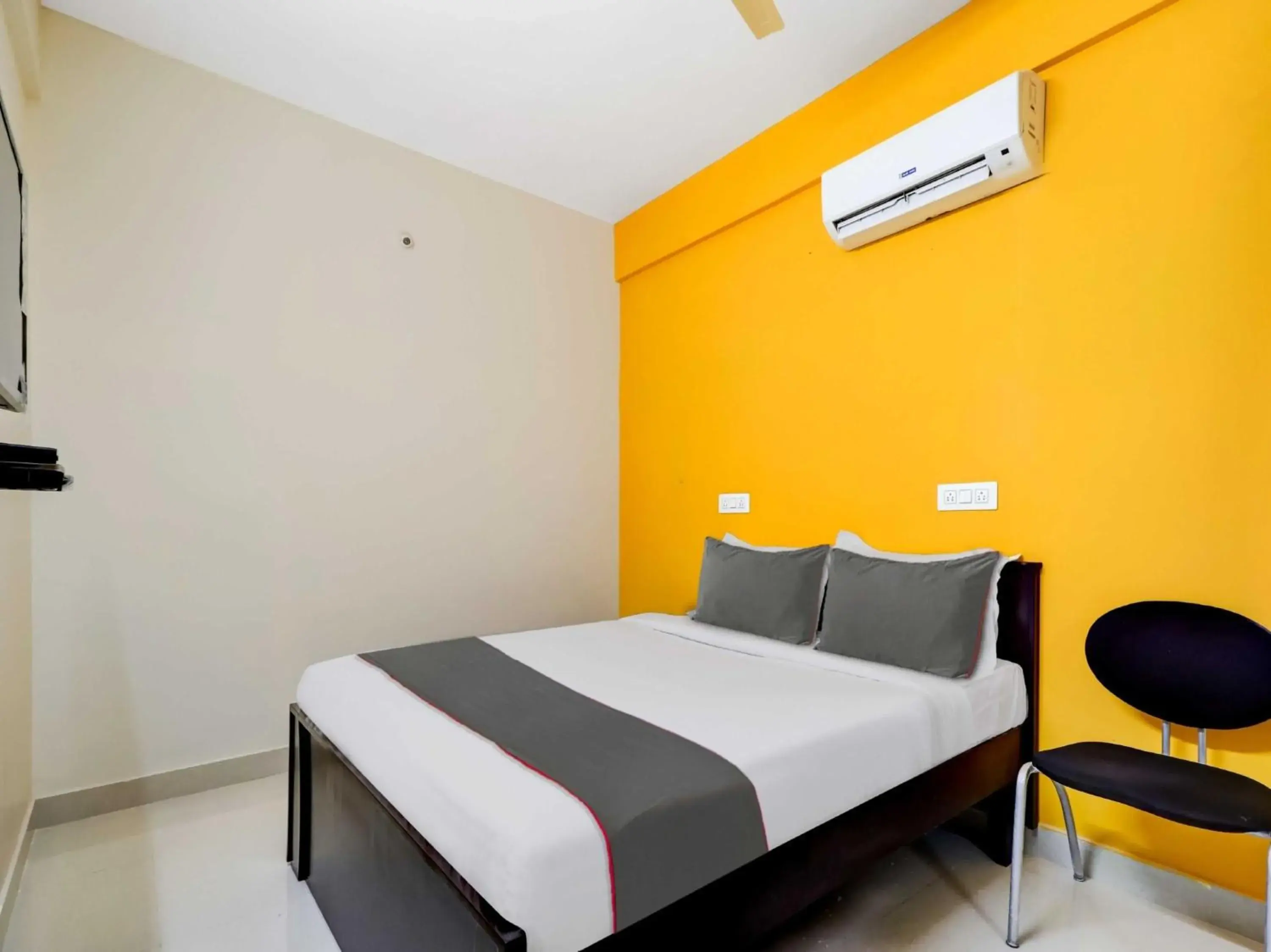 Bedroom, Bed in Super Collection O Olive Bedroom, Bed in Super Collection O Olive