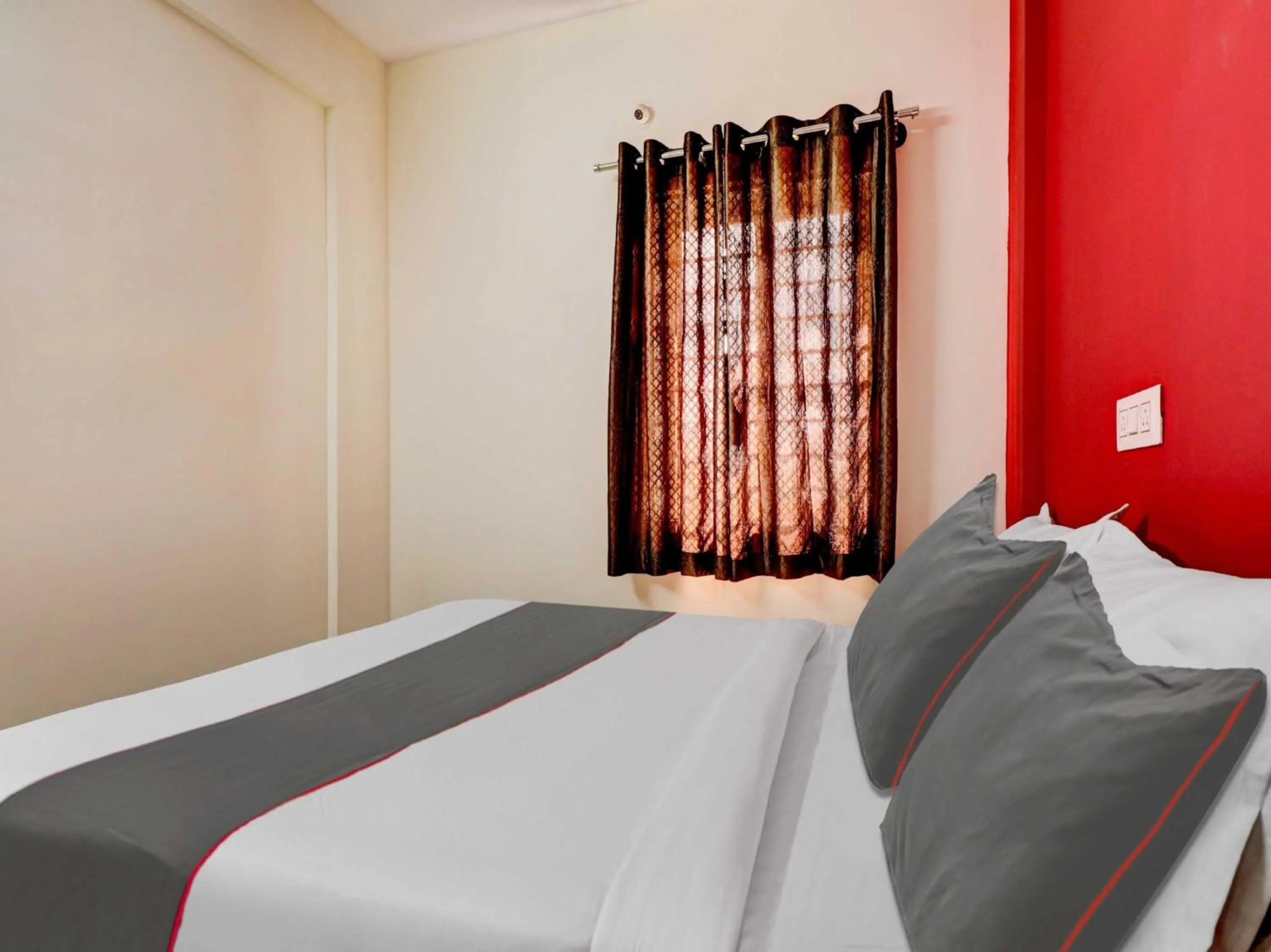 Bedroom, Bed in Super Collection O Olive