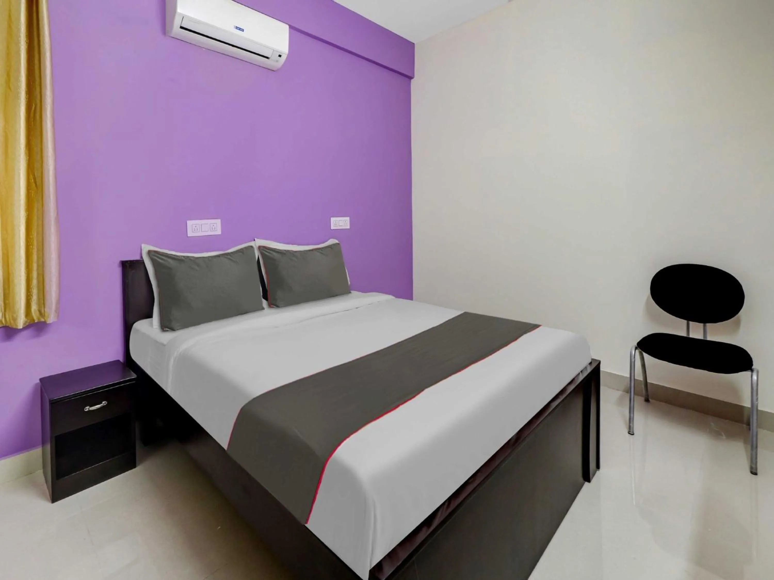 Bedroom, Bed in Super Collection O Olive