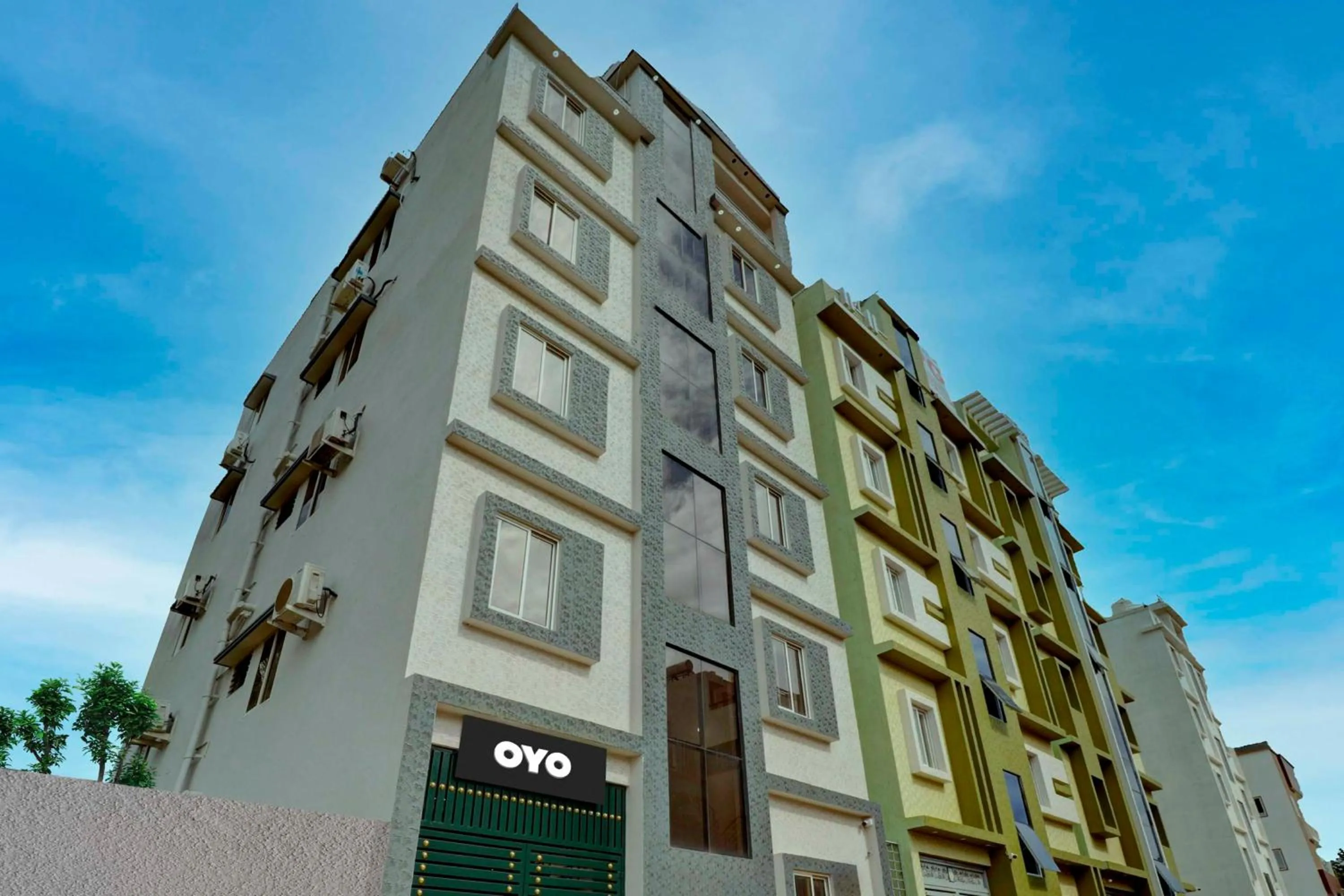 Facade/entrance in Super Collection O Olive