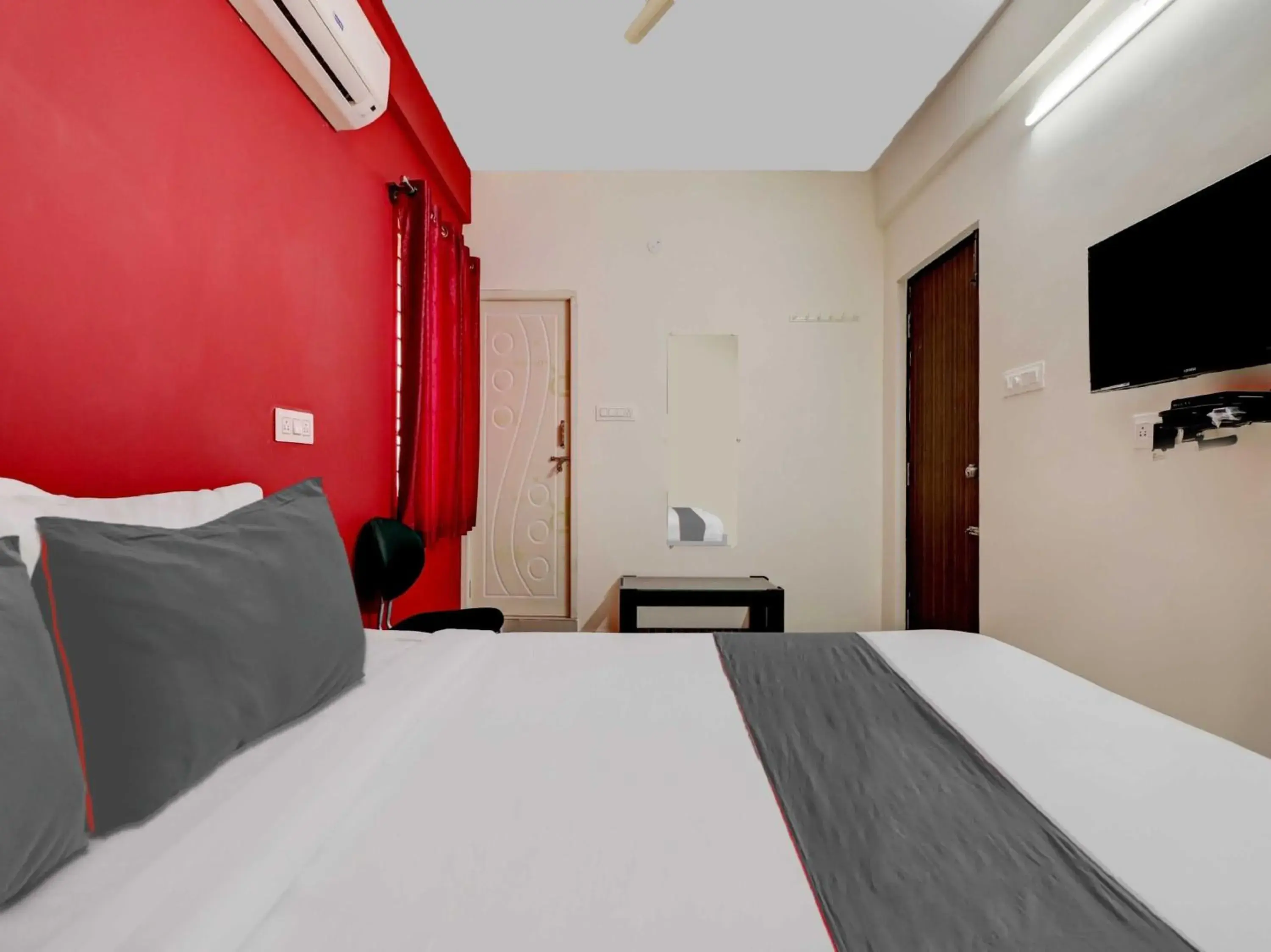 Bedroom, Bed in Super Collection O Olive Bedroom, Bed in Super Collection O Olive