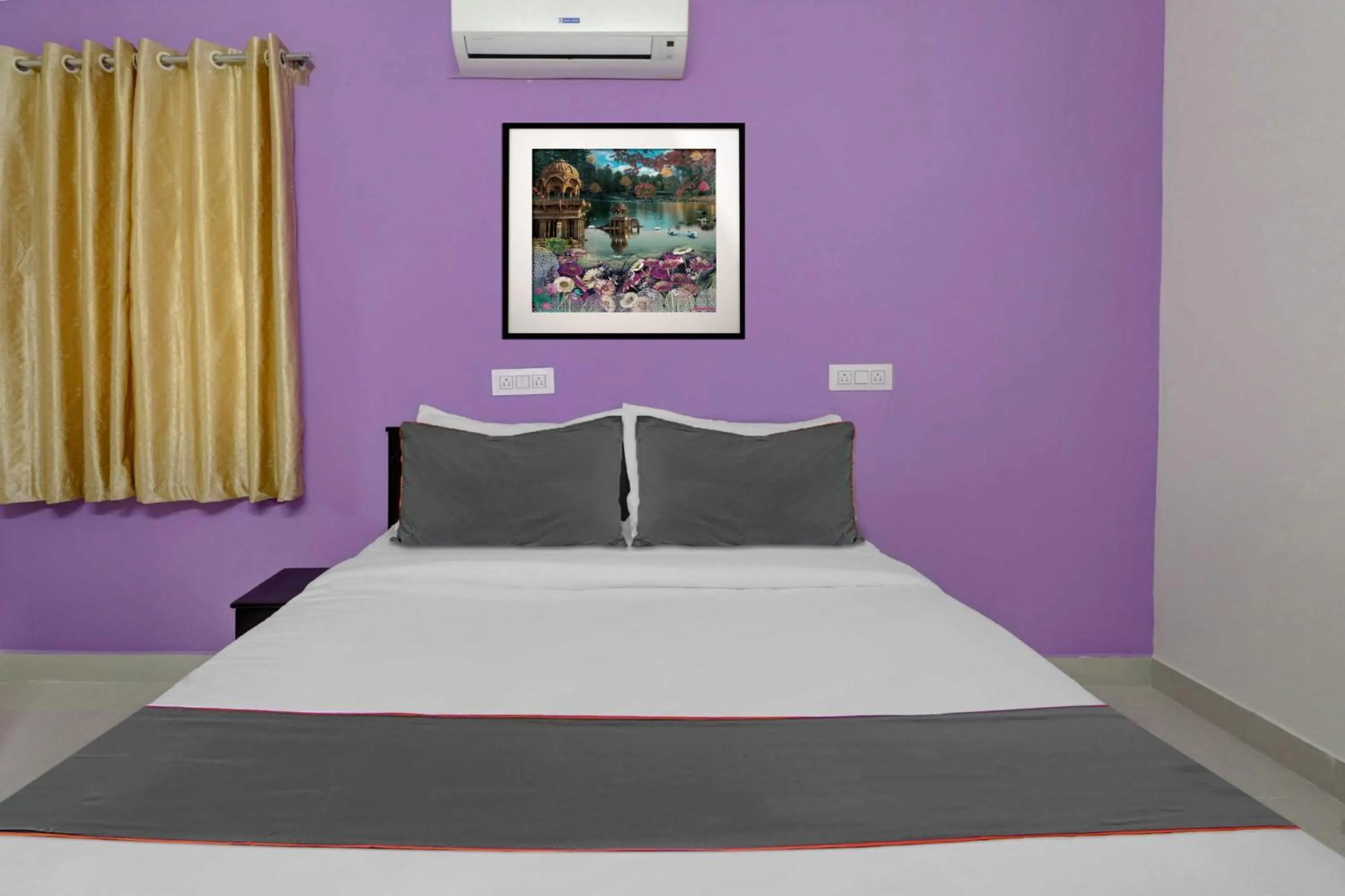 Bedroom, Bed in Super Collection O Olive