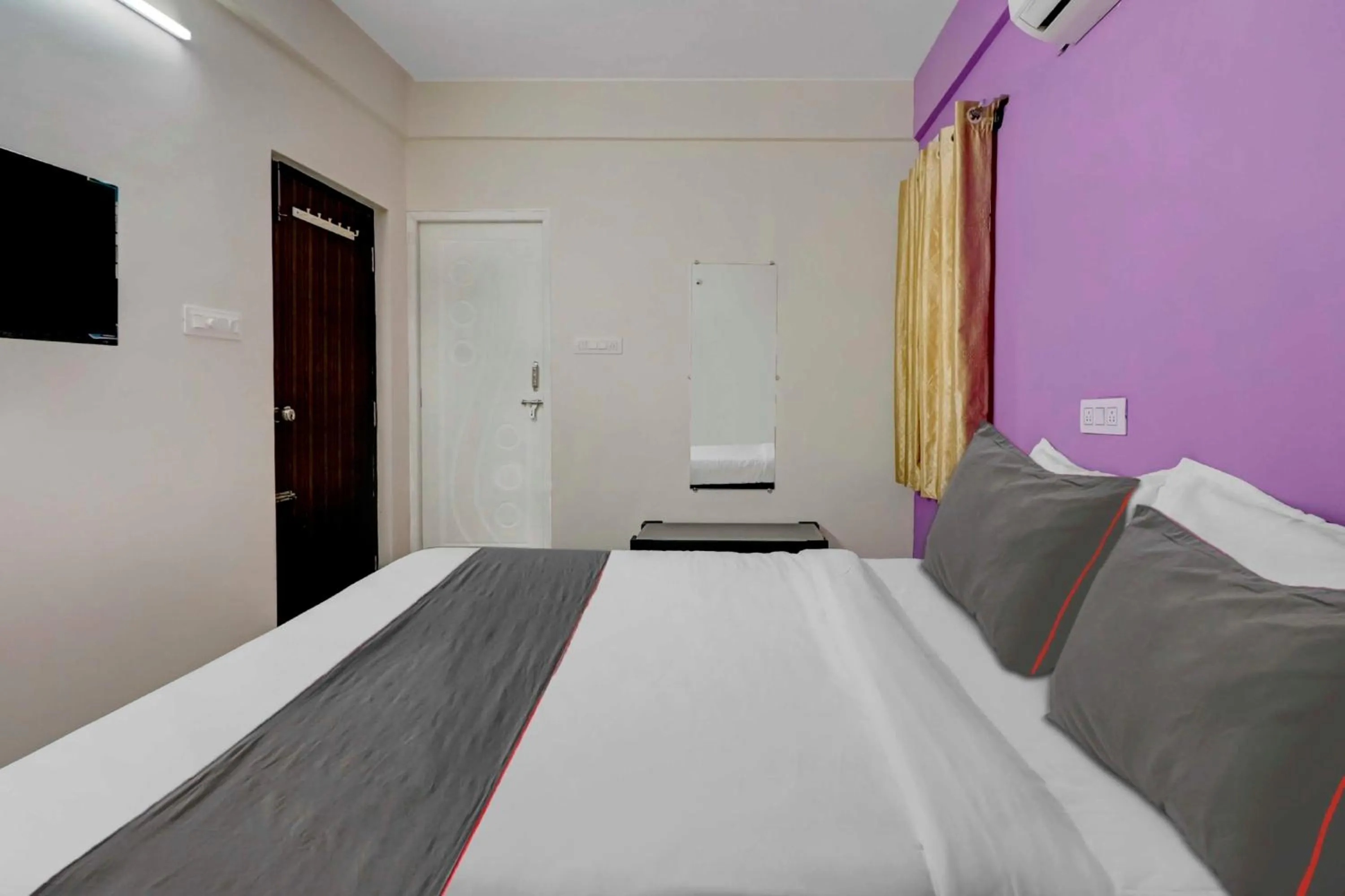 Facade/entrance, Bed in Super Collection O Olive