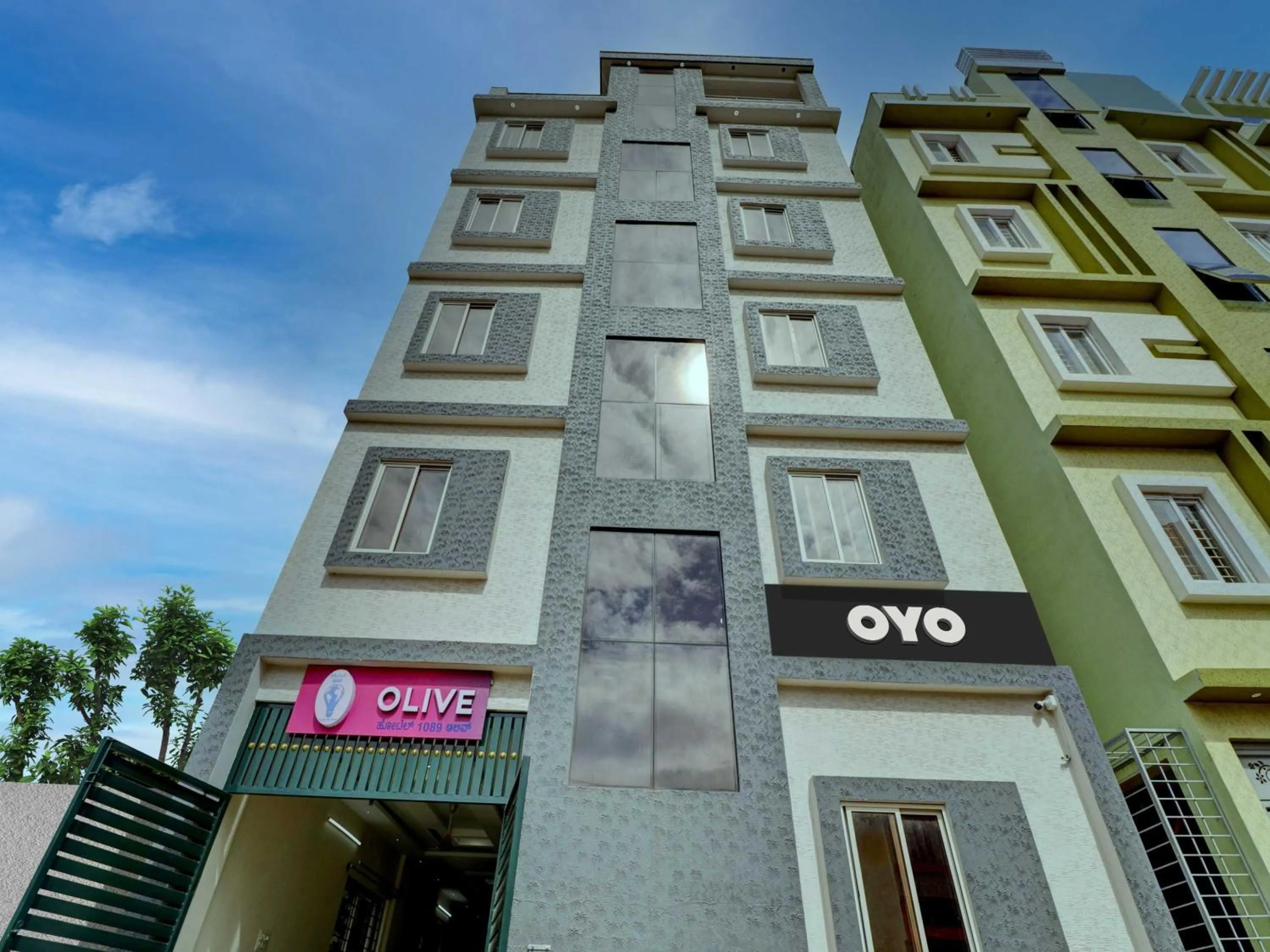 Facade/entrance in Super Collection O Olive