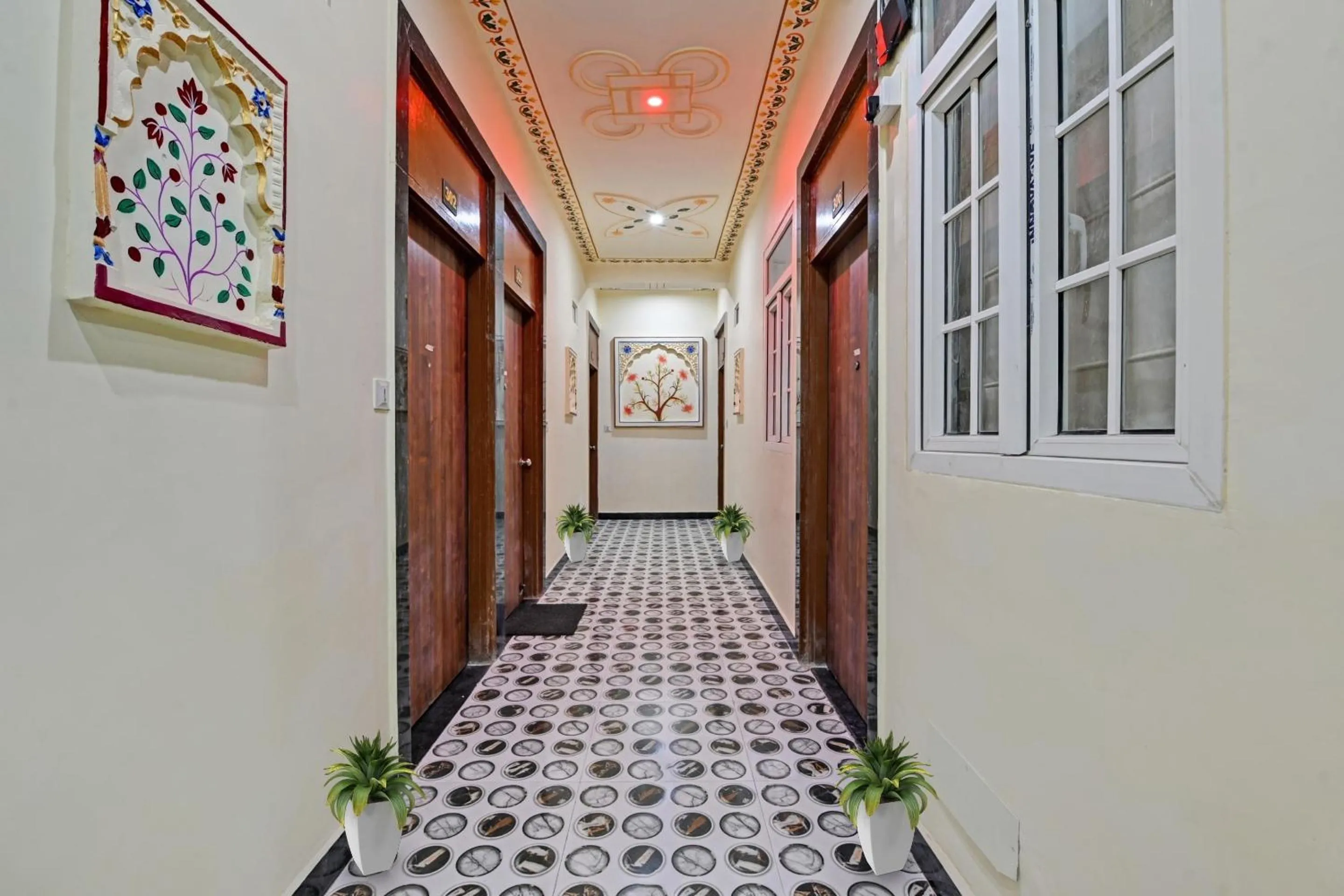 Facade/entrance in Hotel O by OYO Imperial Palace