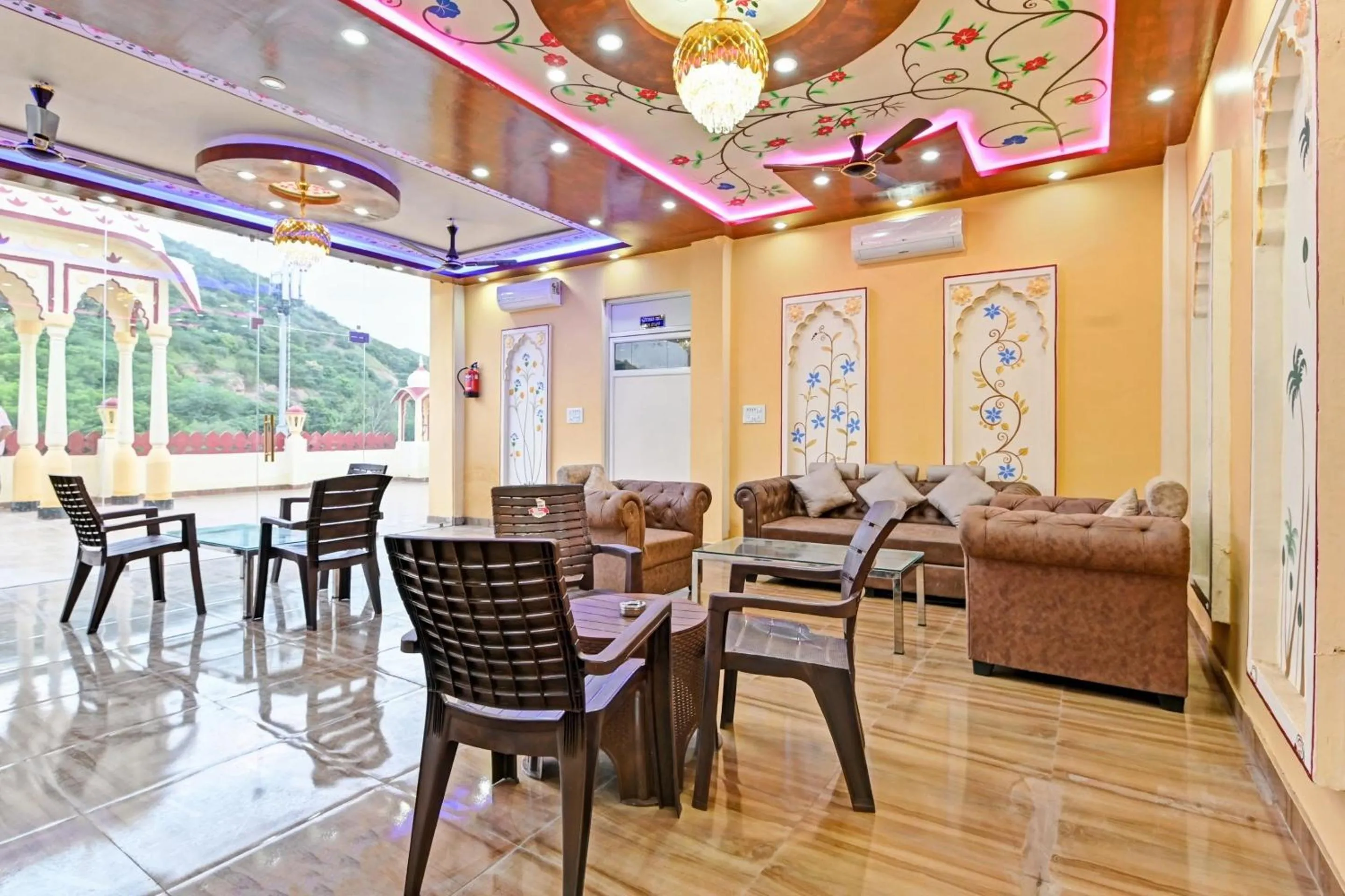 Restaurant/places to eat in Hotel O by OYO Imperial Palace