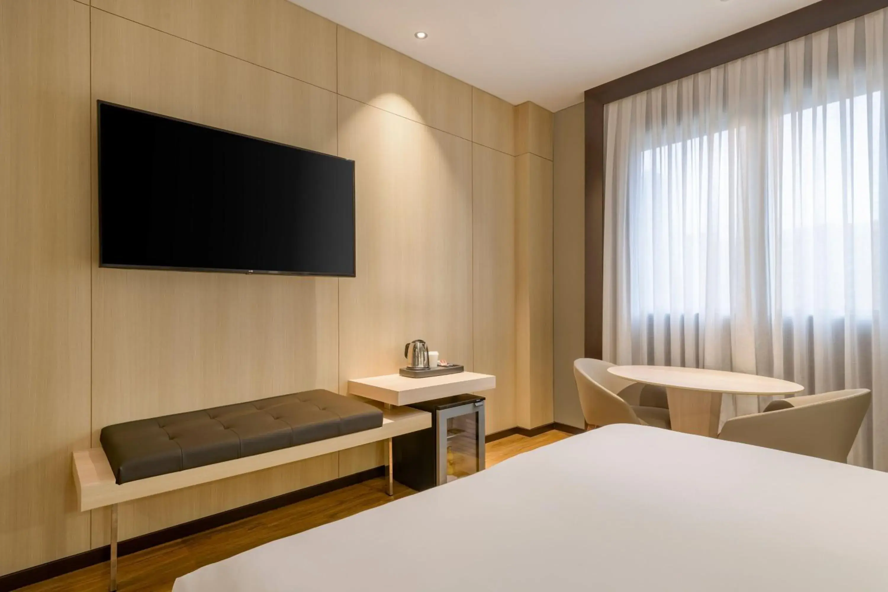 Standard Room Queen, Guest room, 1 Queen in AC Hotel Valencia by Marriott Standard Room Queen, Guest room, 1 Queen in AC Hotel Valencia by Marriott