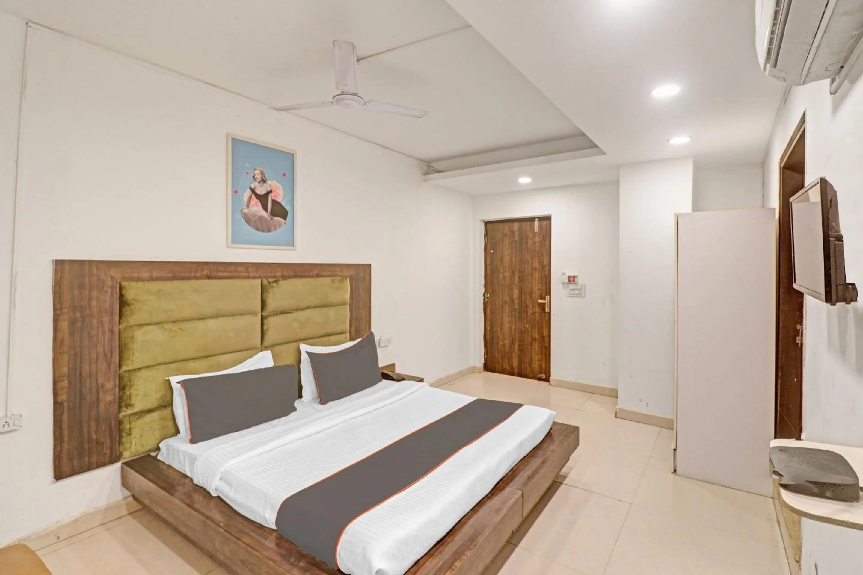 Bedroom, Bed in SEVEN HEAVEN