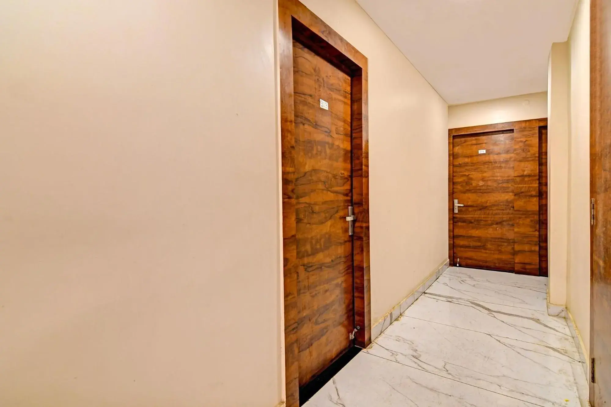 Lobby or reception, Bed in FabHotel Dak Plaza - Nr Axis Mall Lobby or reception, Bed in FabHotel Dak Plaza - Nr Axis Mall