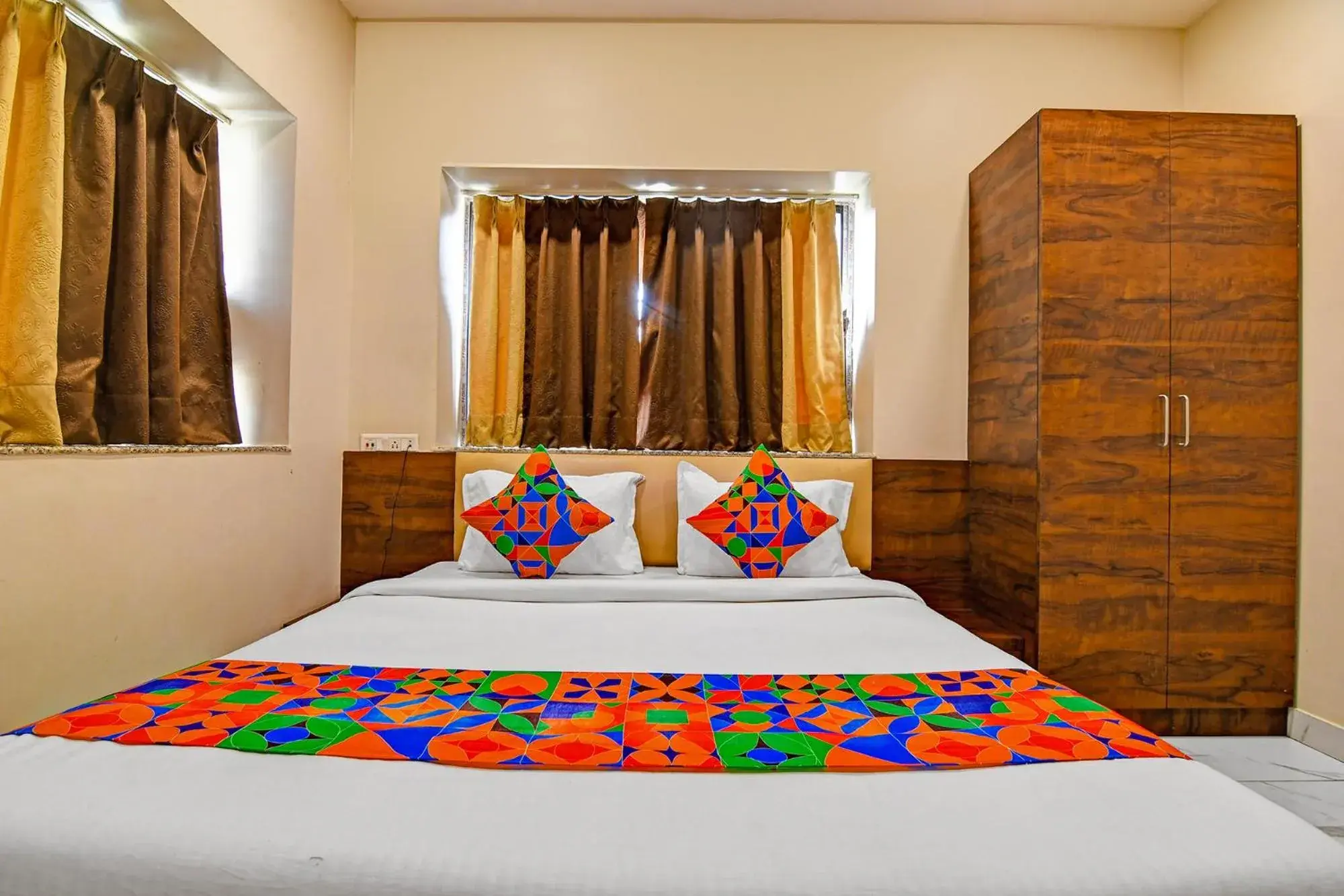 Bed in FabHotel Dak Plaza - Nr Axis Mall Bed in FabHotel Dak Plaza - Nr Axis Mall