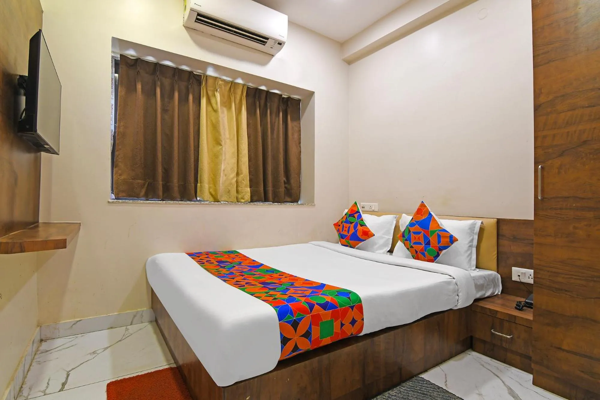 Bed in FabHotel Dak Plaza - Nr Axis Mall