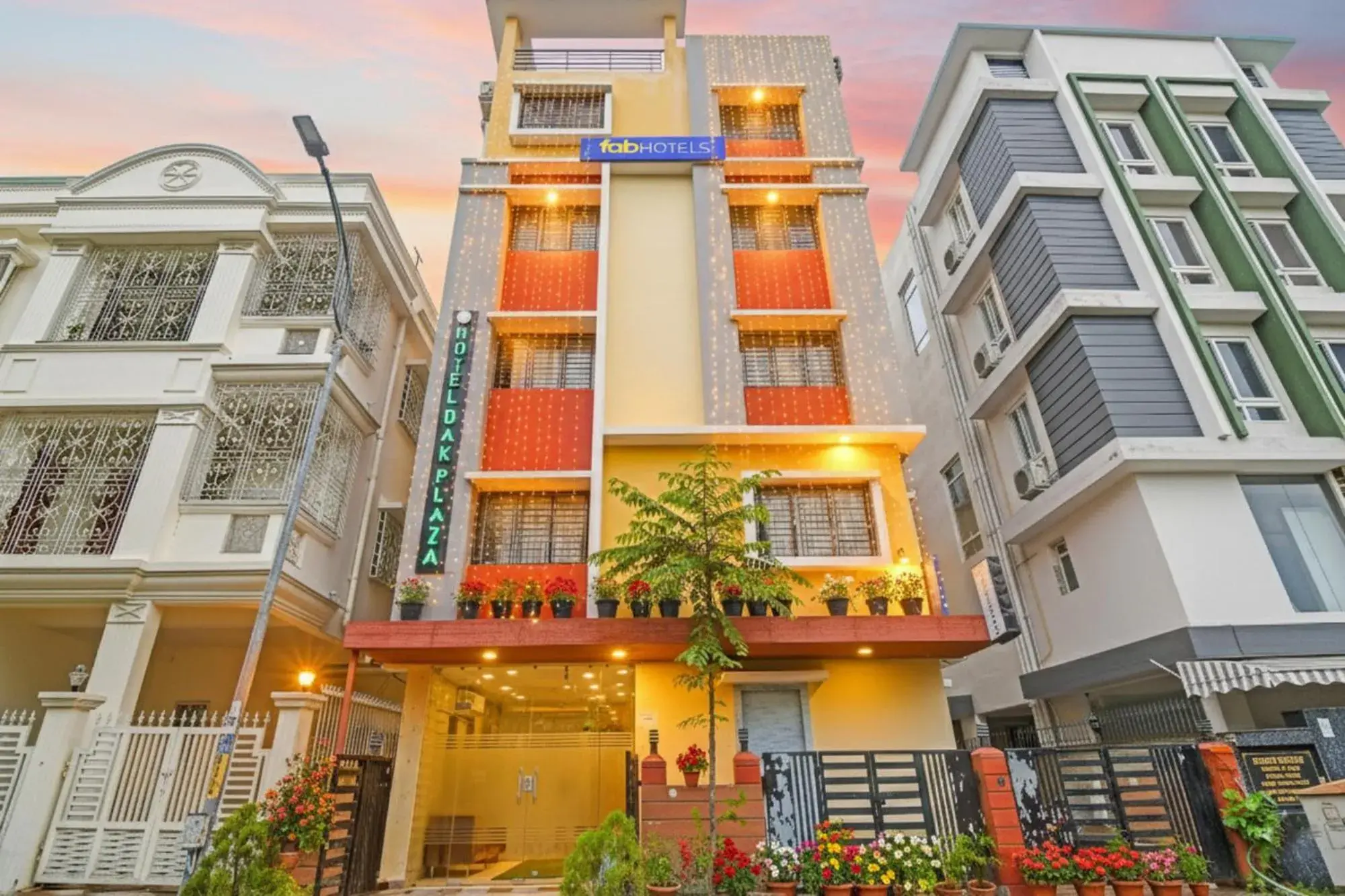 Property building in FabHotel Dak Plaza - Nr Axis Mall Property building in FabHotel Dak Plaza - Nr Axis Mall