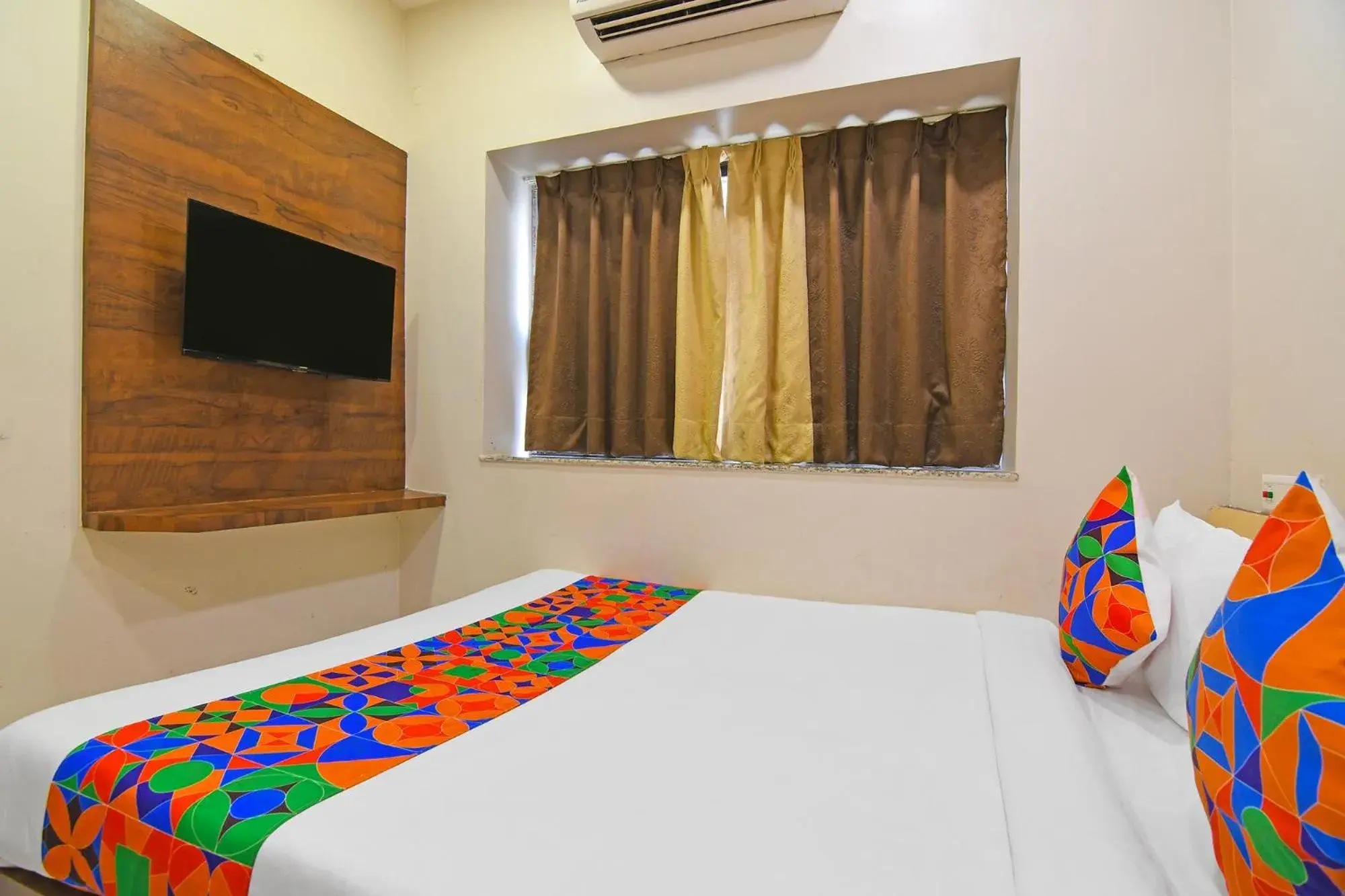 Bed in FabHotel Dak Plaza - Nr Axis Mall Bed in FabHotel Dak Plaza - Nr Axis Mall