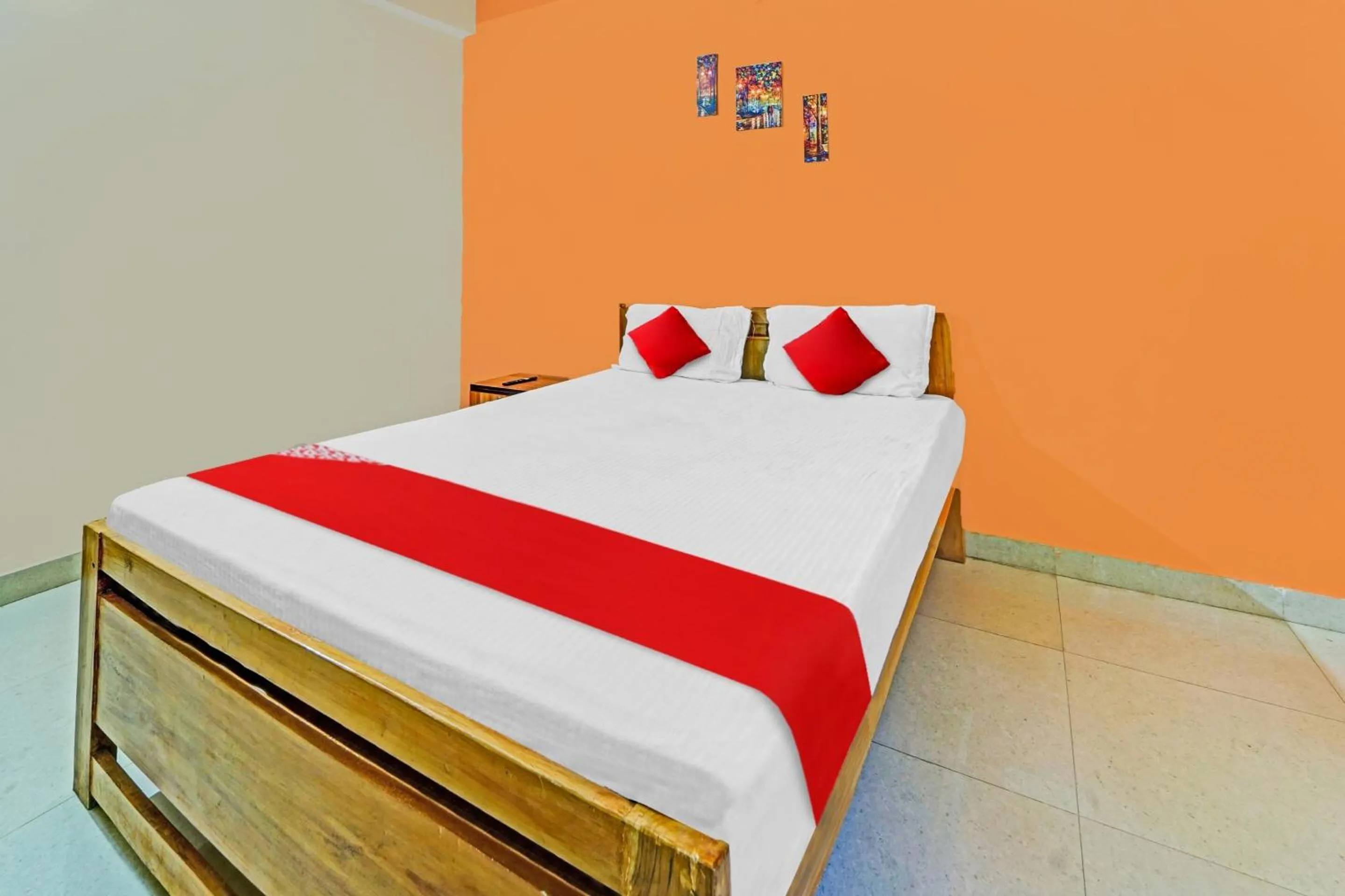 Bedroom in Hotel O Grand Paradise Inn & Banquet Hall