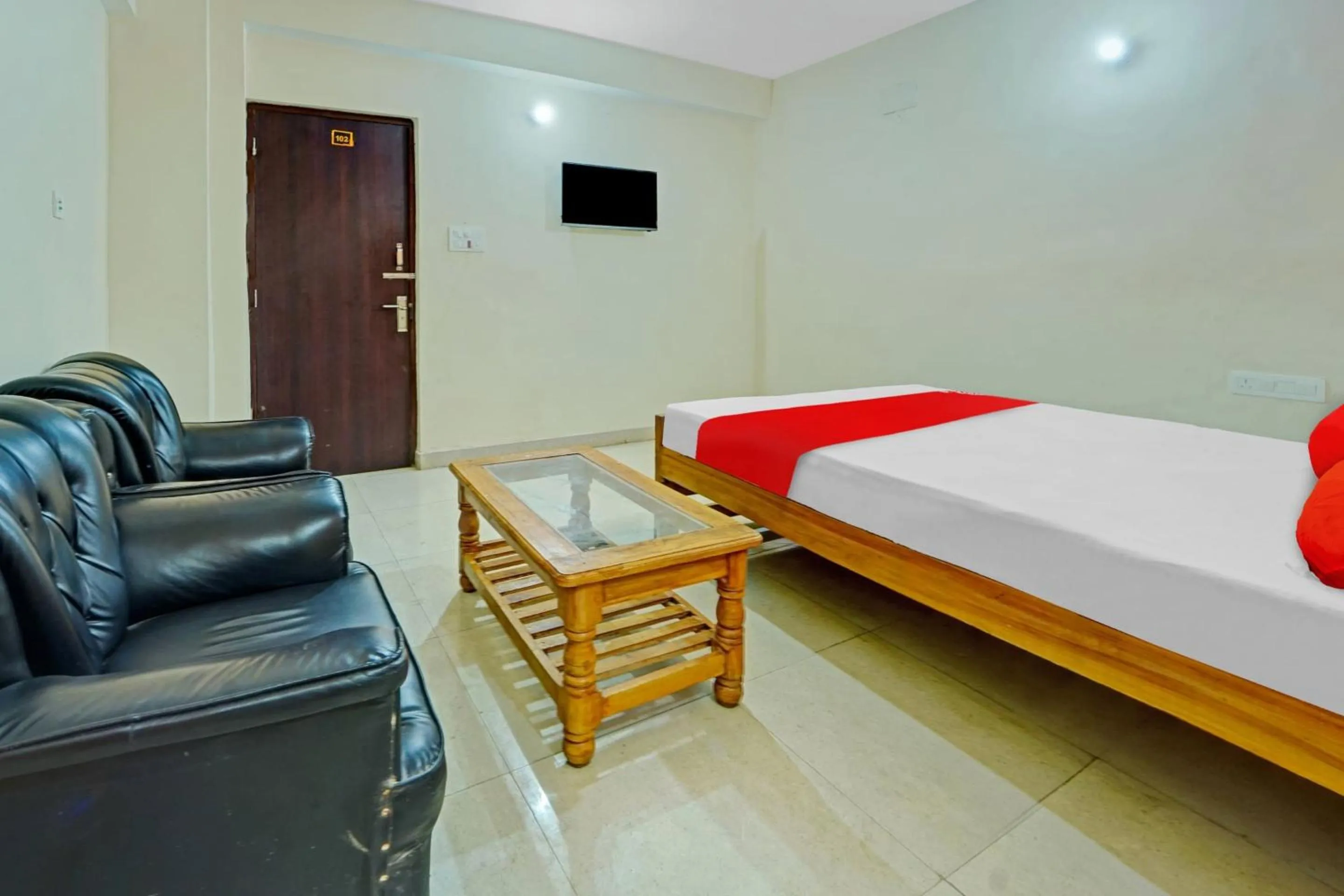 Bedroom in Hotel O Grand Paradise Inn & Banquet Hall