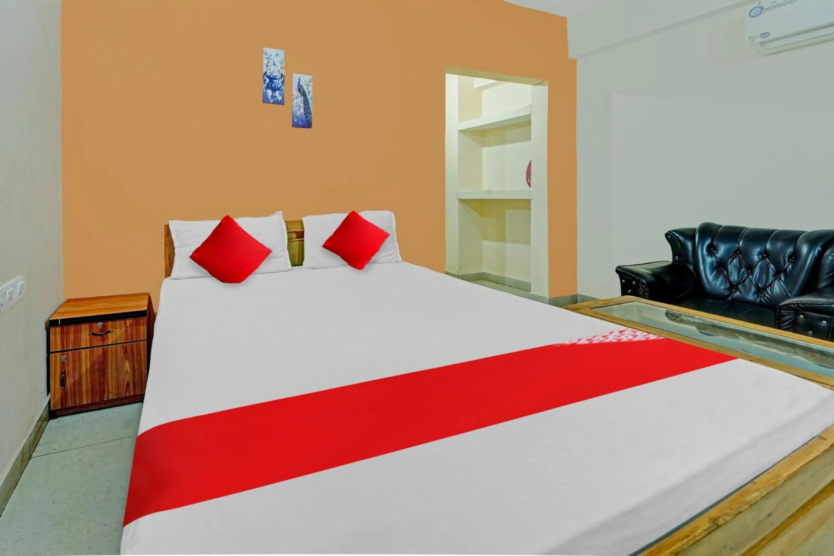 Bedroom in Hotel O Grand Paradise Inn & Banquet Hall