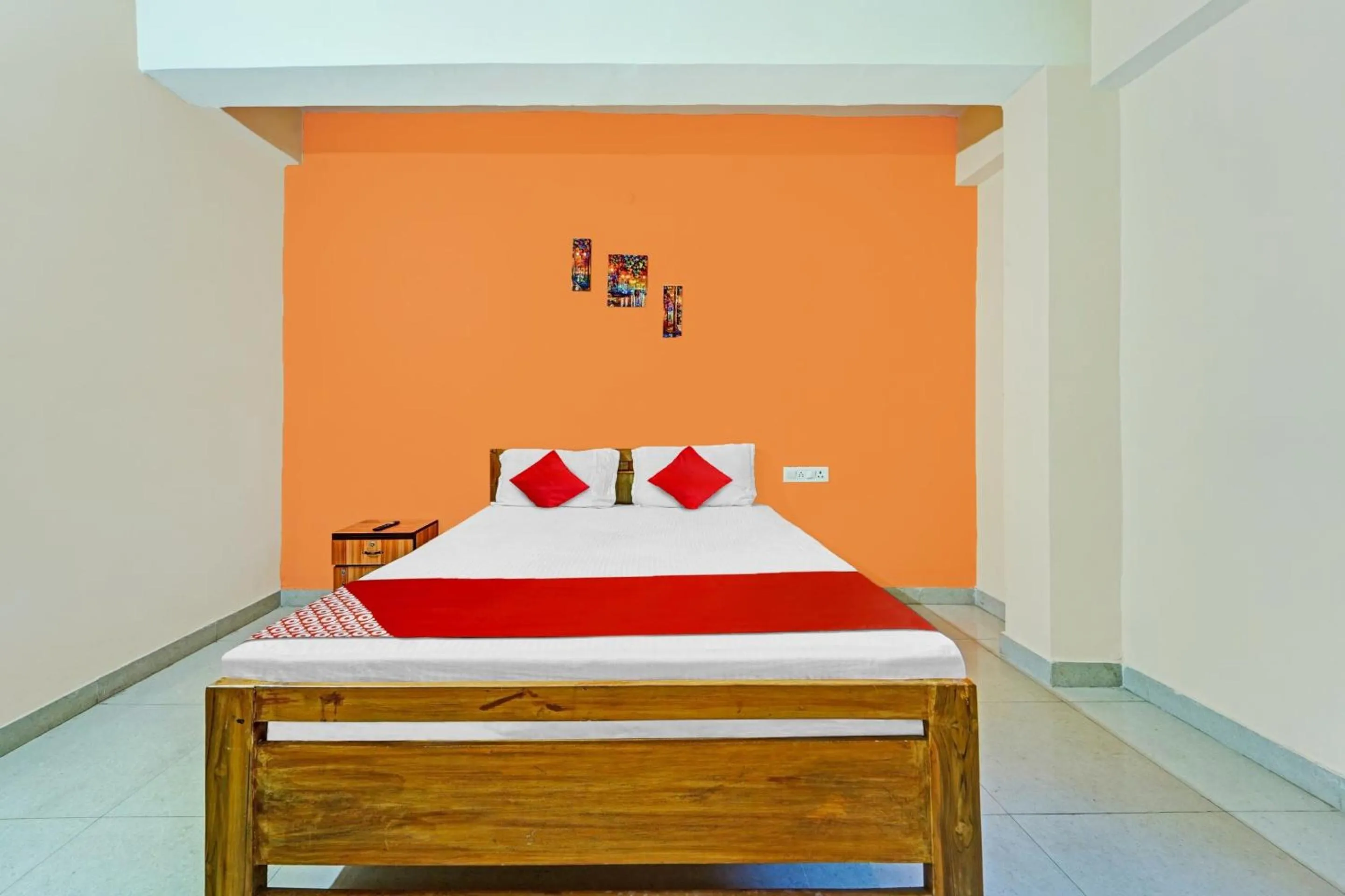 Bedroom in Hotel O Grand Paradise Inn & Banquet Hall