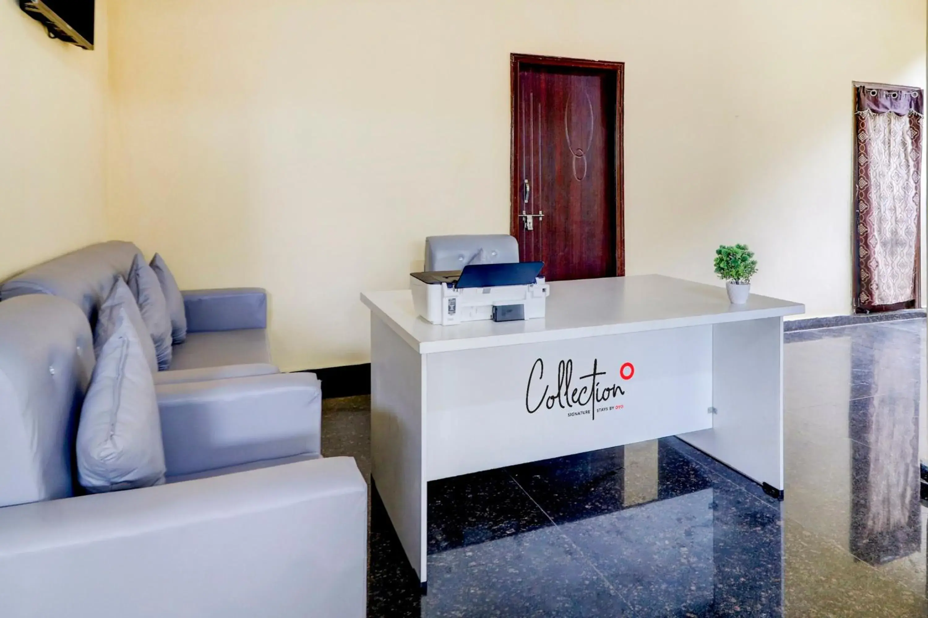 Lobby or reception in Capital O S V Residency Nalagandla Lobby or reception in Capital O S V Residency Nalagandla