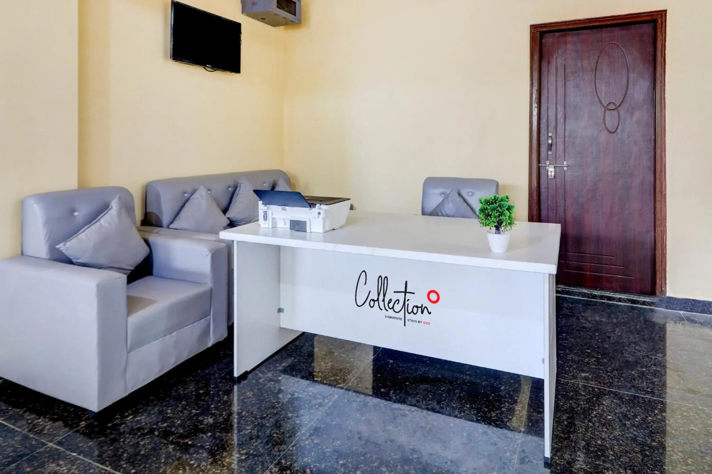 Lobby or reception in Capital O S V Residency Nalagandla Lobby or reception in Capital O S V Residency Nalagandla