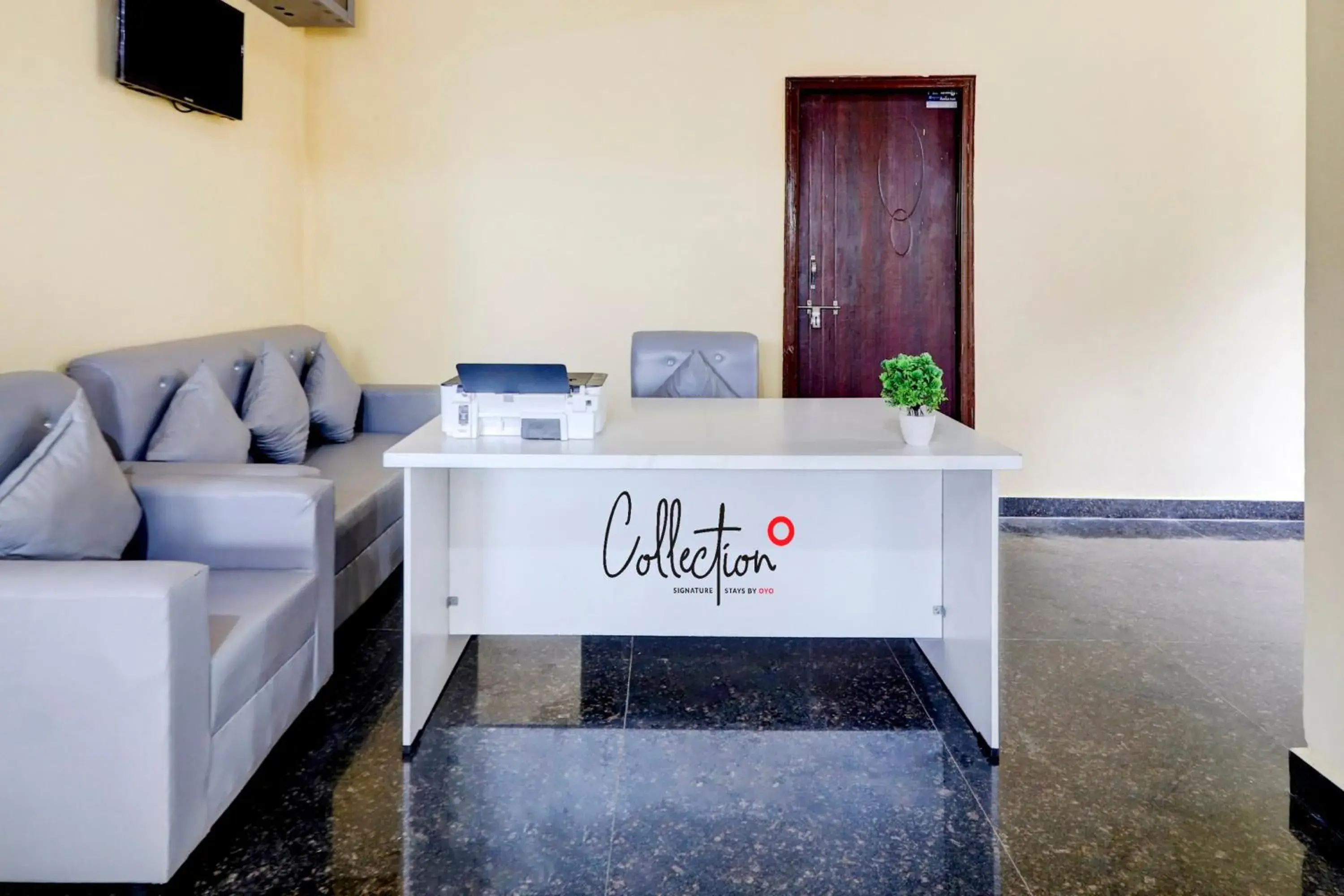 Lobby or reception in Capital O S V Residency Nalagandla Lobby or reception in Capital O S V Residency Nalagandla