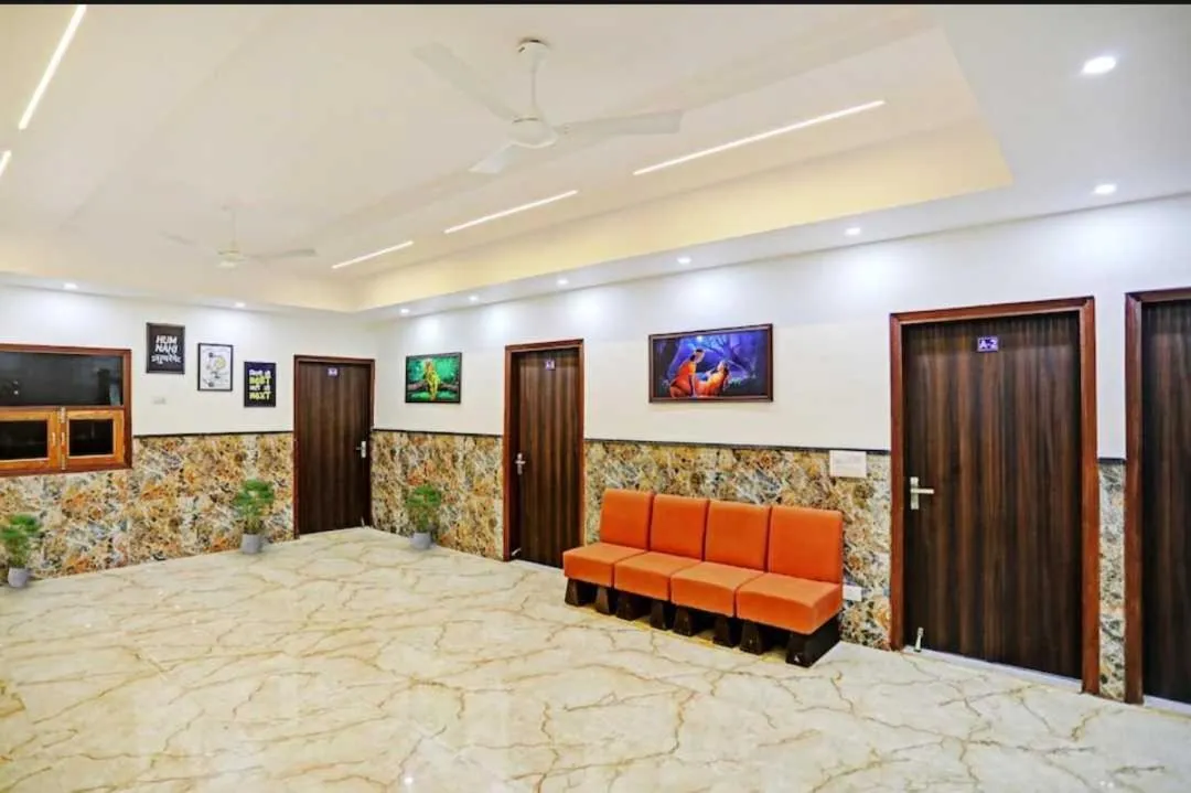 Lobby or reception in Hotel O K R Resdiancy Near Botanic Garden Of Indian Republic