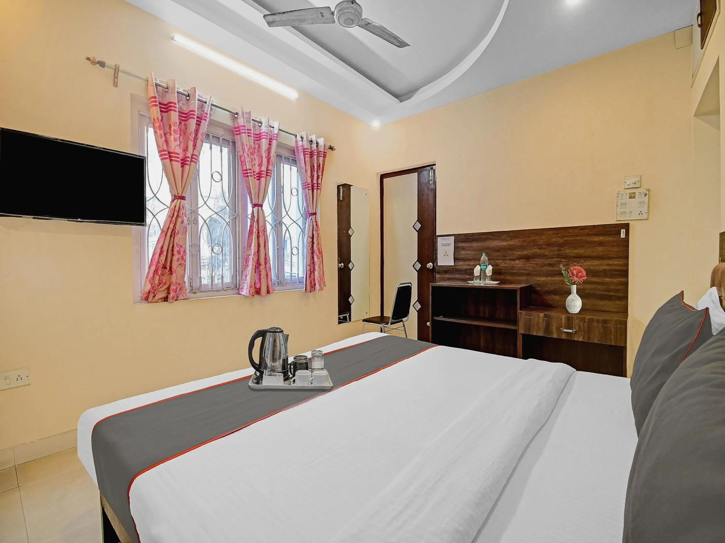 Bedroom, Bed in Super Capital O New All In One Near City Centre Salt Lake