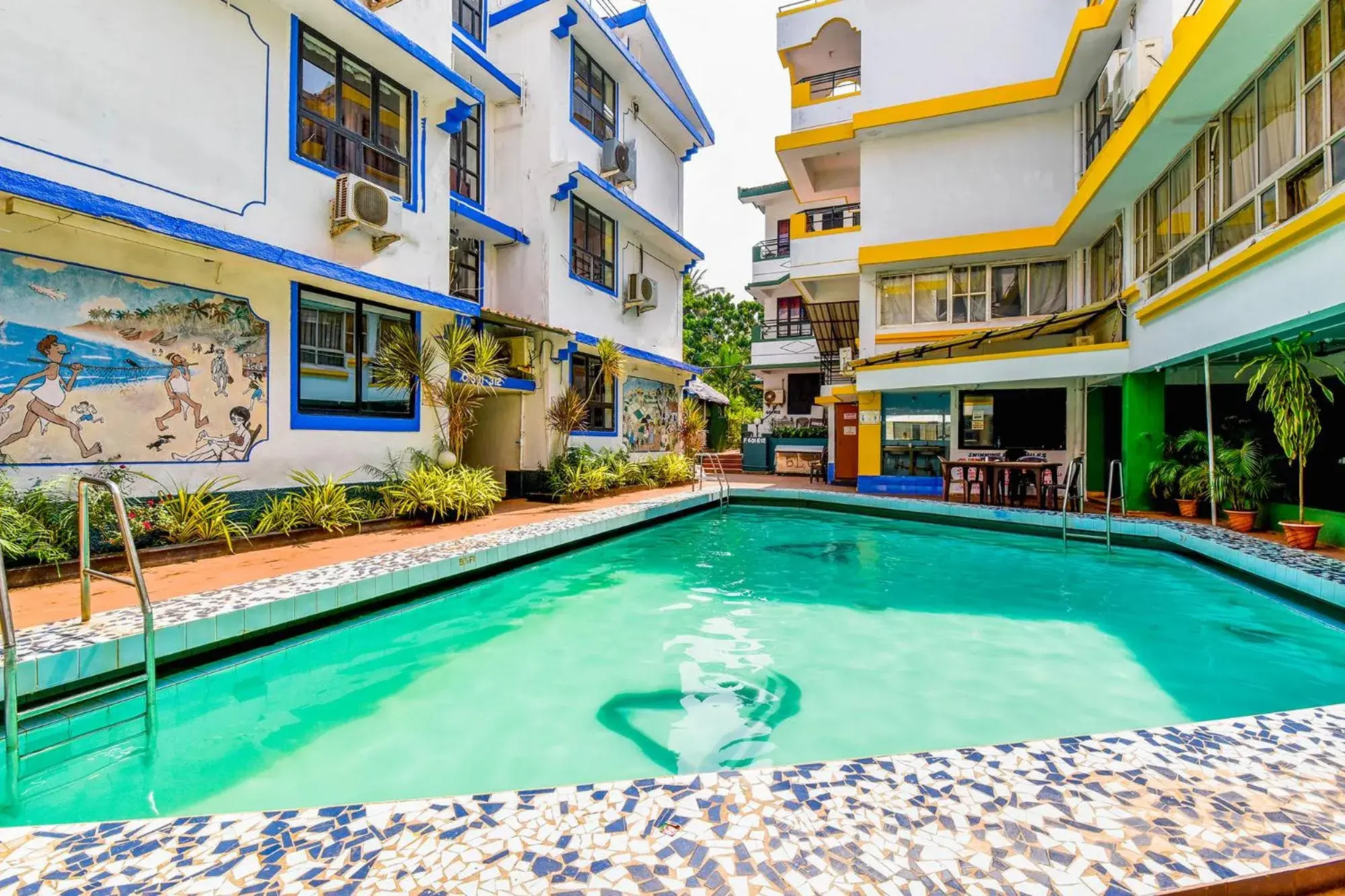 Swimming pool in FabExpress Alor Resort Swimming pool in FabExpress Alor Resort