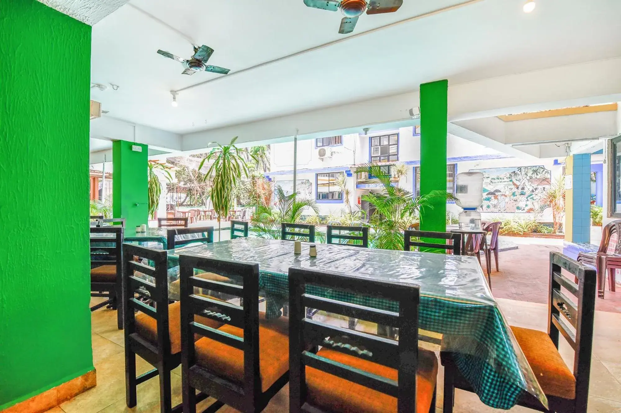 Restaurant/places to eat in FabExpress Alor Resort Restaurant/places to eat in FabExpress Alor Resort