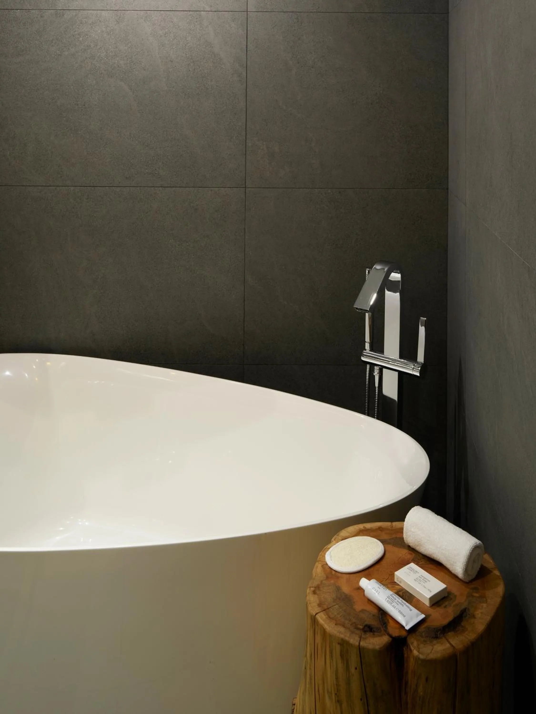 Bath in Mondrian Mexico City Condesa