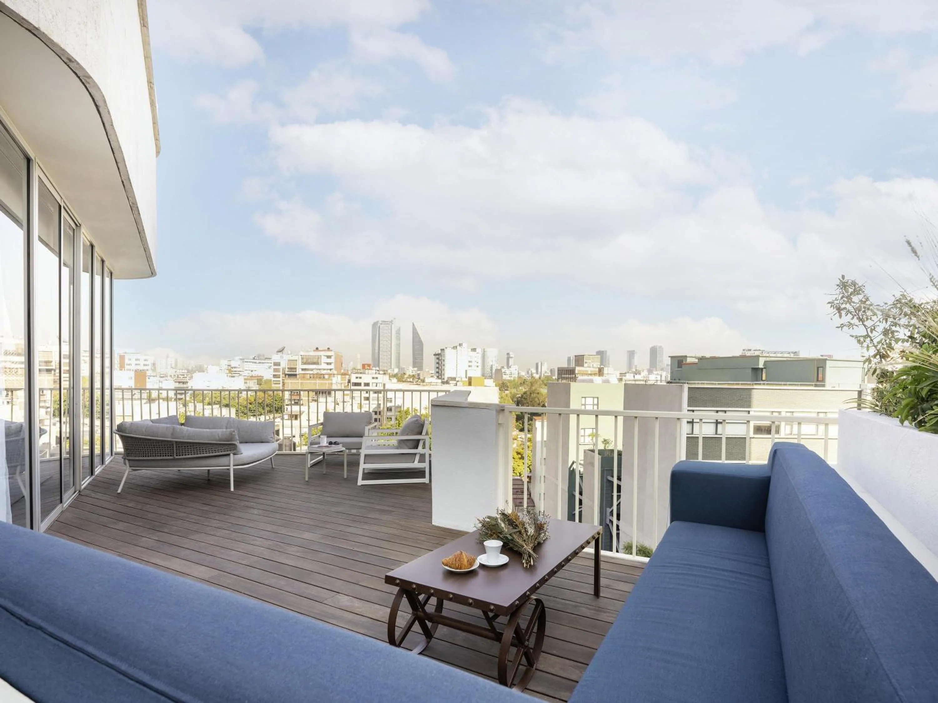 Photo of the whole room in Mondrian Mexico City Condesa