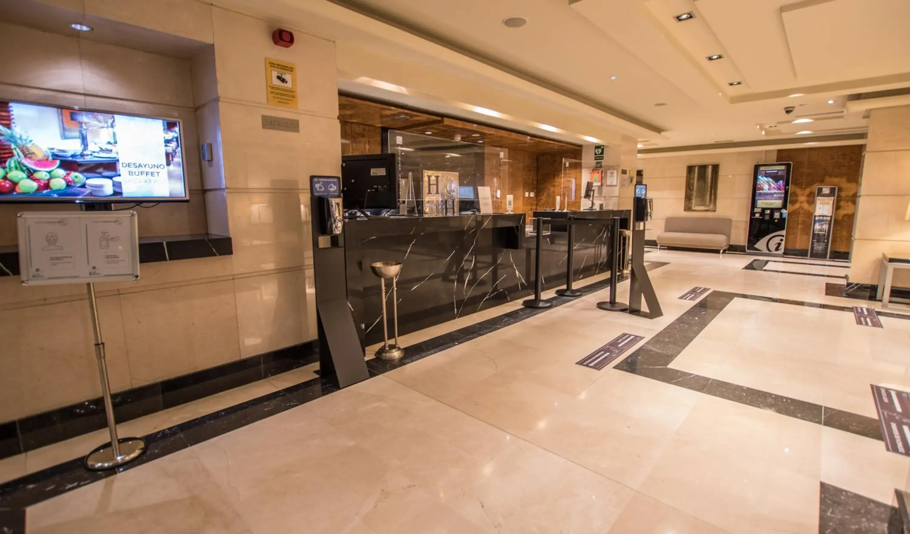 Lobby or reception in Hotel Andalucía Center Lobby or reception in Hotel Andalucía Center