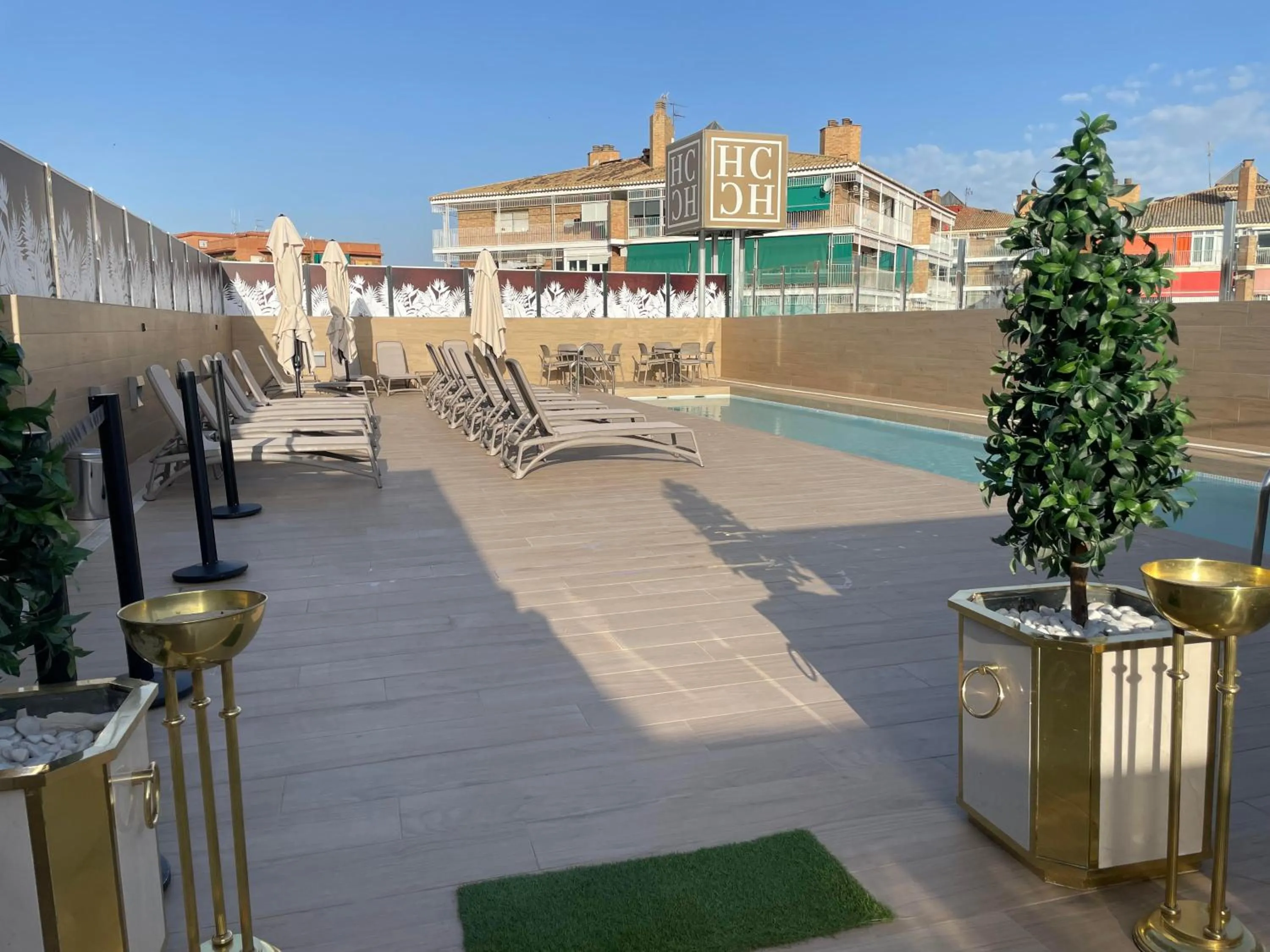 Swimming pool in Hotel Andalucía Center