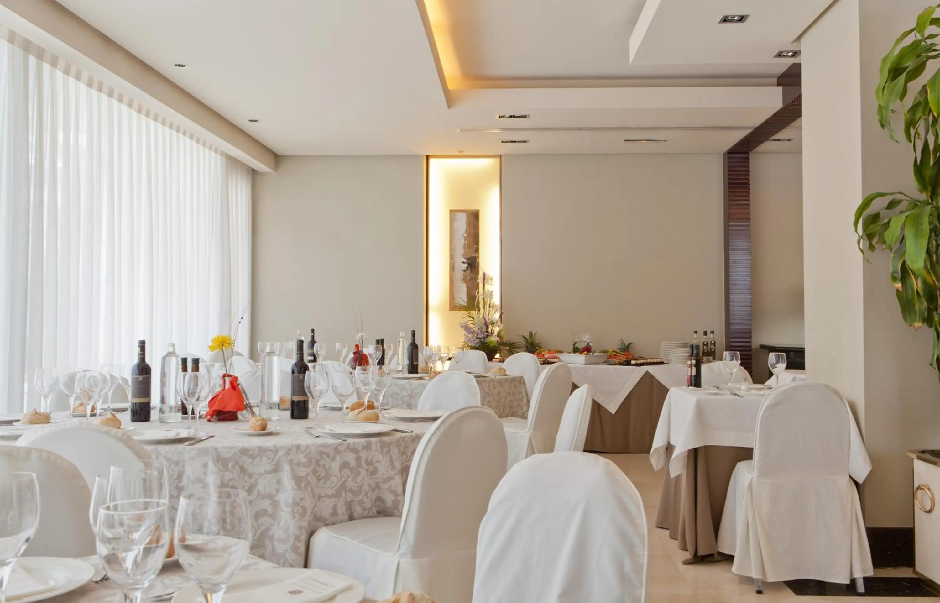 Restaurant/places to eat in Hotel Andalucía Center