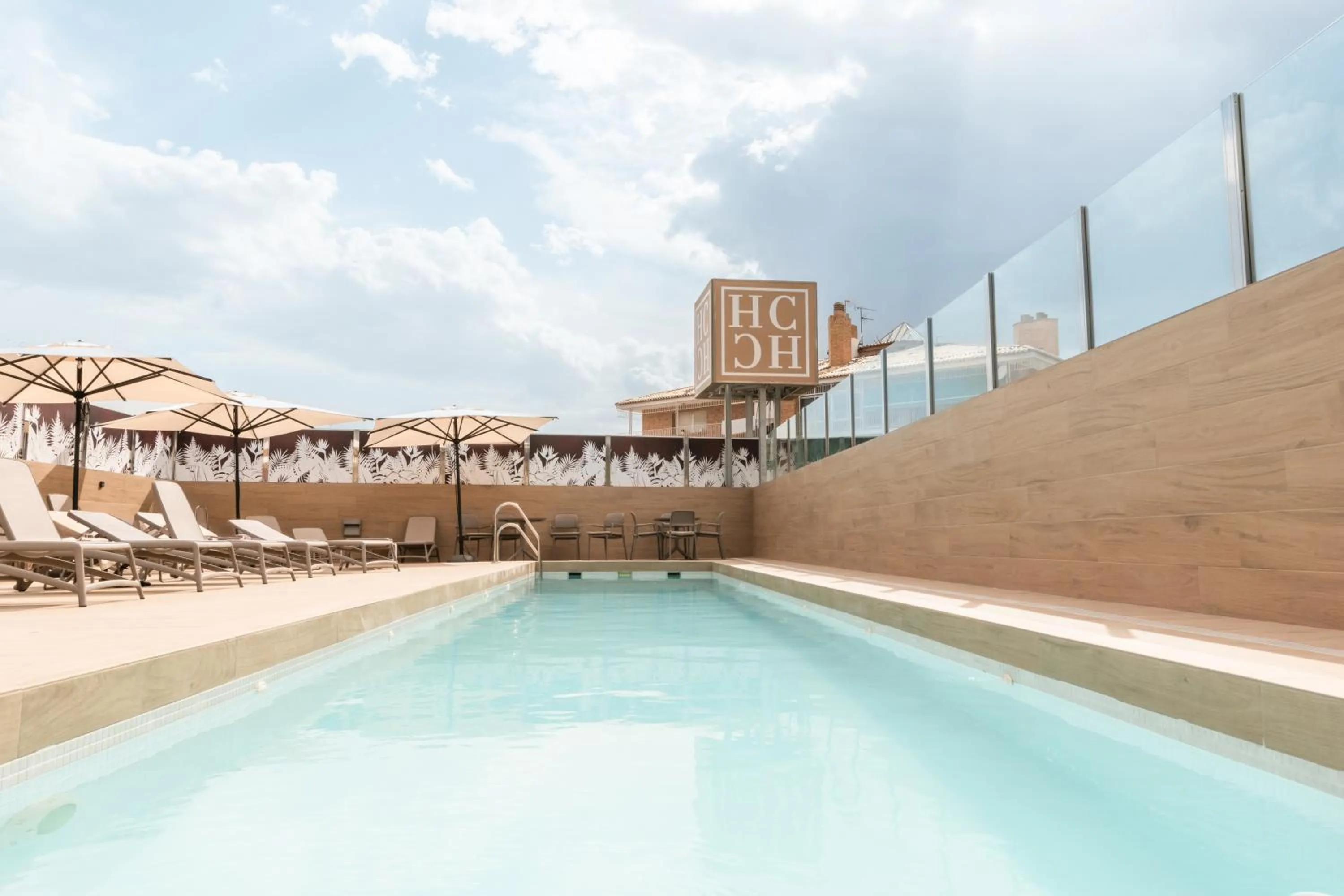 Swimming pool in Hotel Andalucía Center