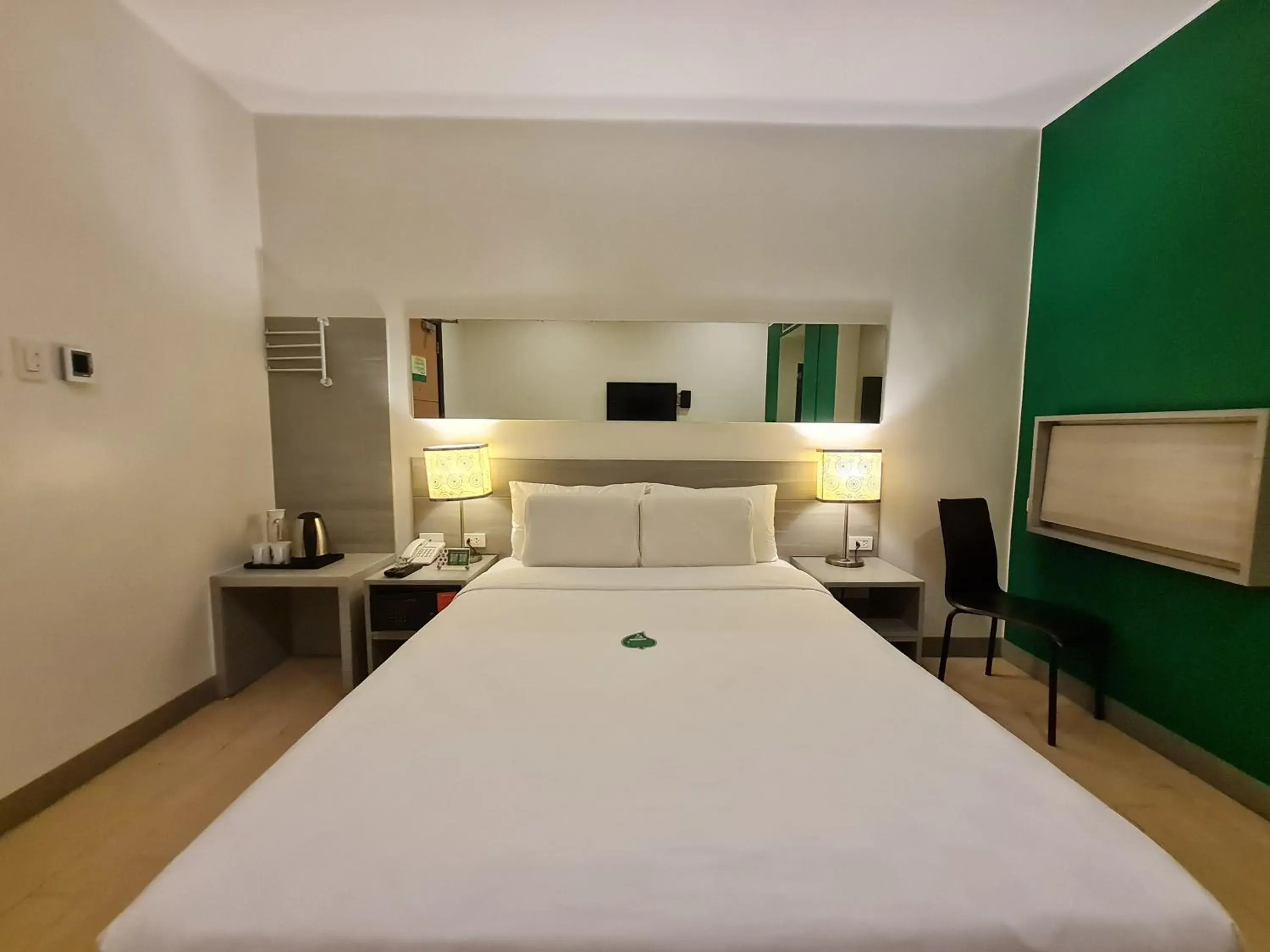 Bedroom, Bed in Go Hotels Otis - Manila Bedroom, Bed in Go Hotels Otis - Manila