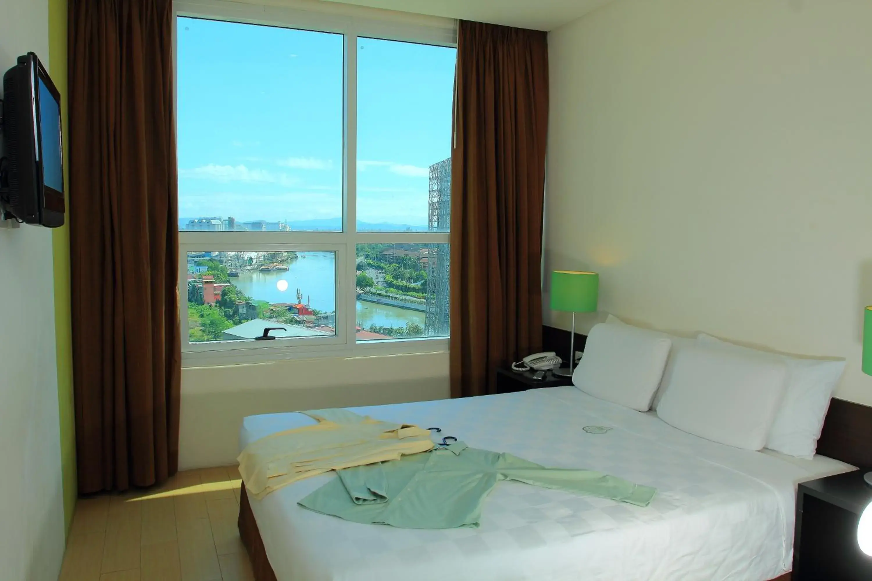 Bed in Go Hotels Plus Mandaluyong Bed in Go Hotels Plus Mandaluyong