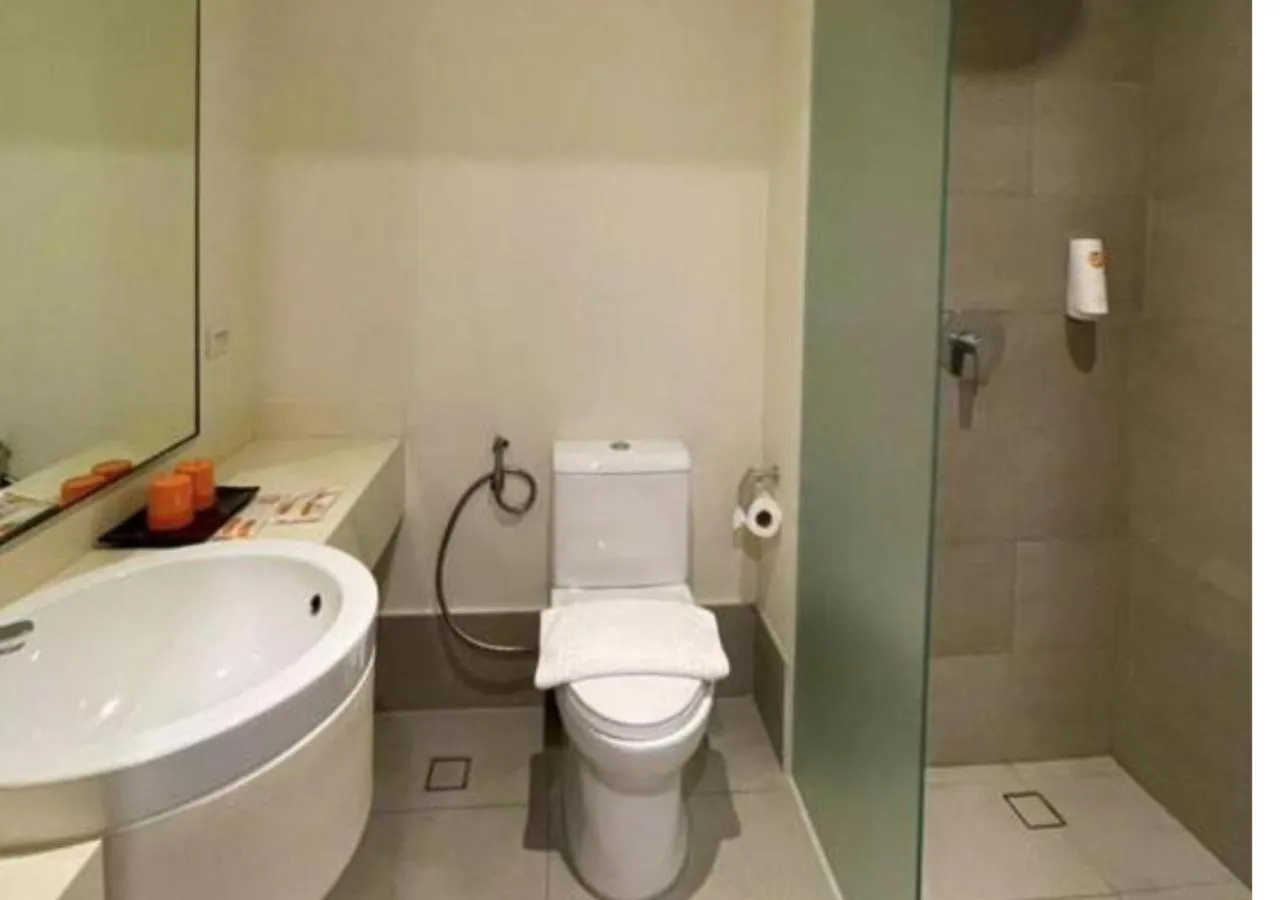 Shower in Go Hotels Plus Mandaluyong