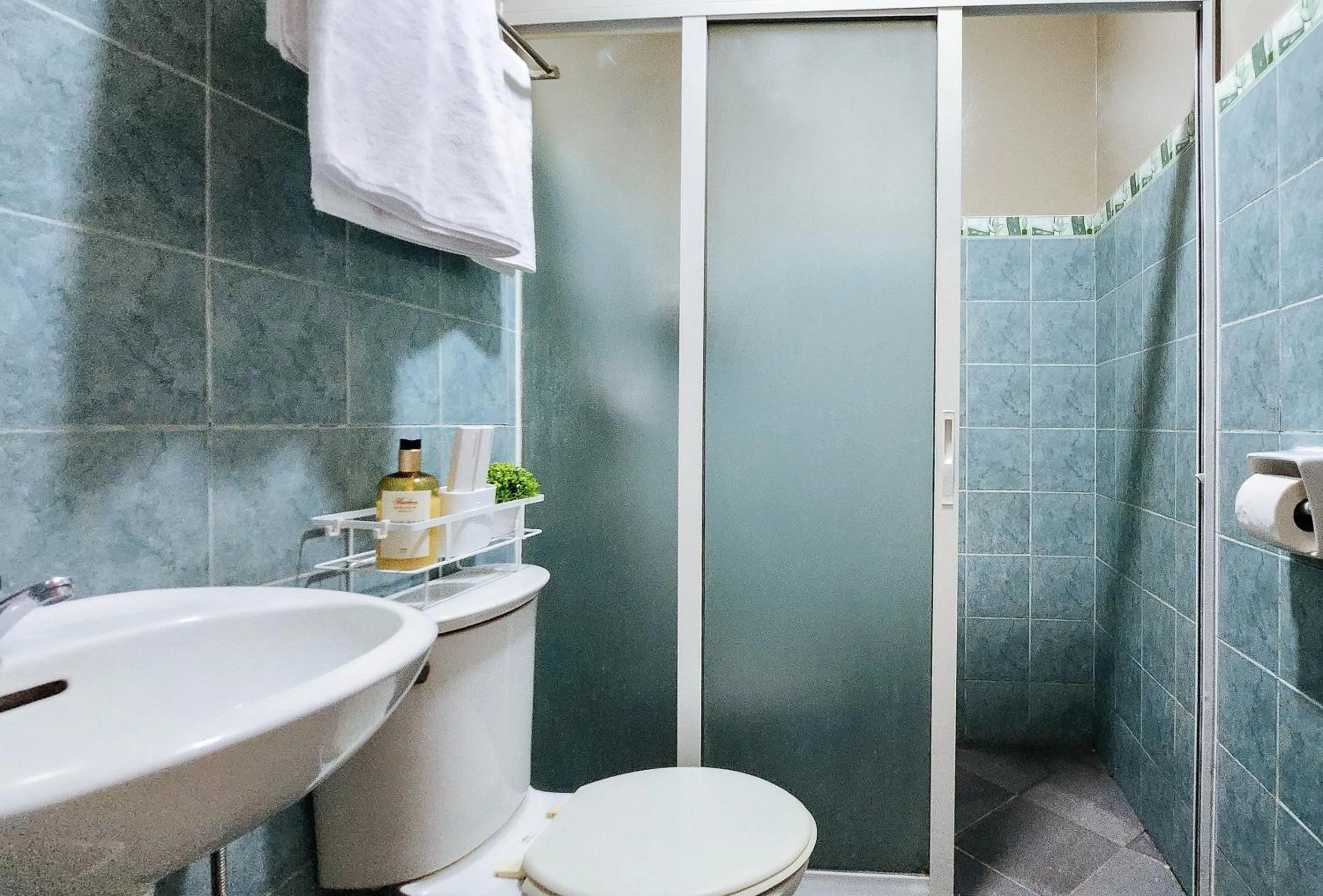 Shower in Aberdeen Haus in Mabolo