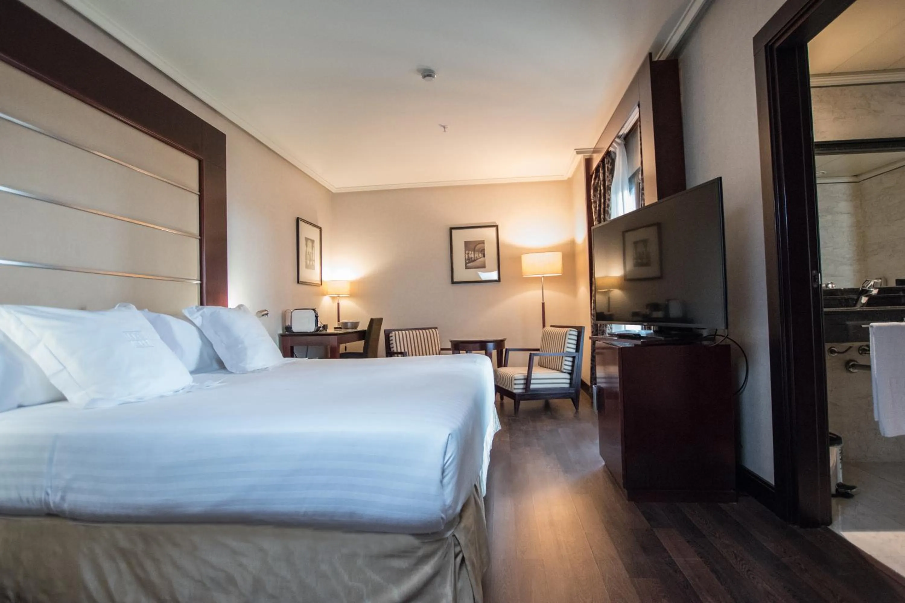 Photo of the whole room, Bed in Hotel Sevilla Center