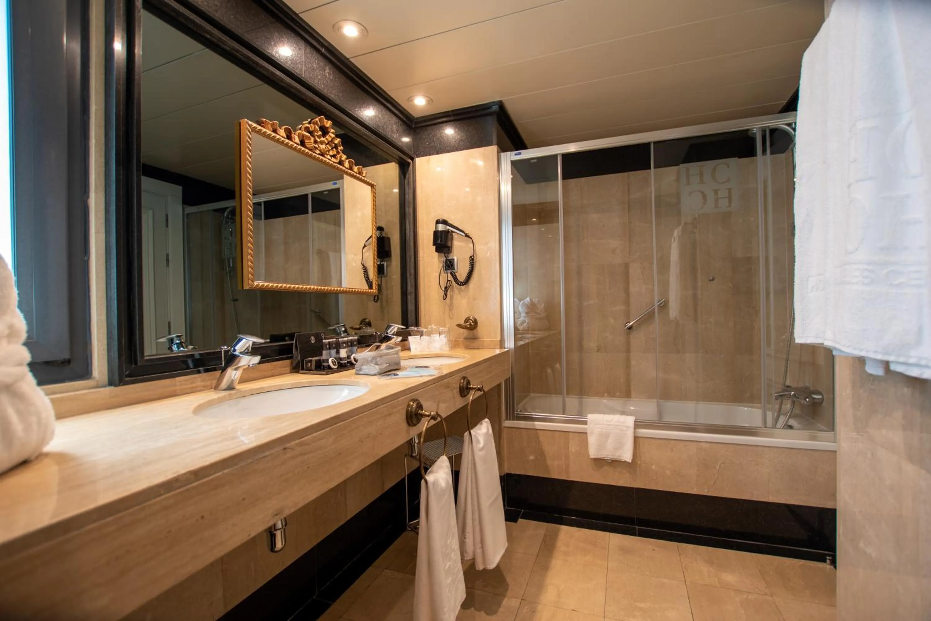 Bathroom in Hotel Sevilla Center