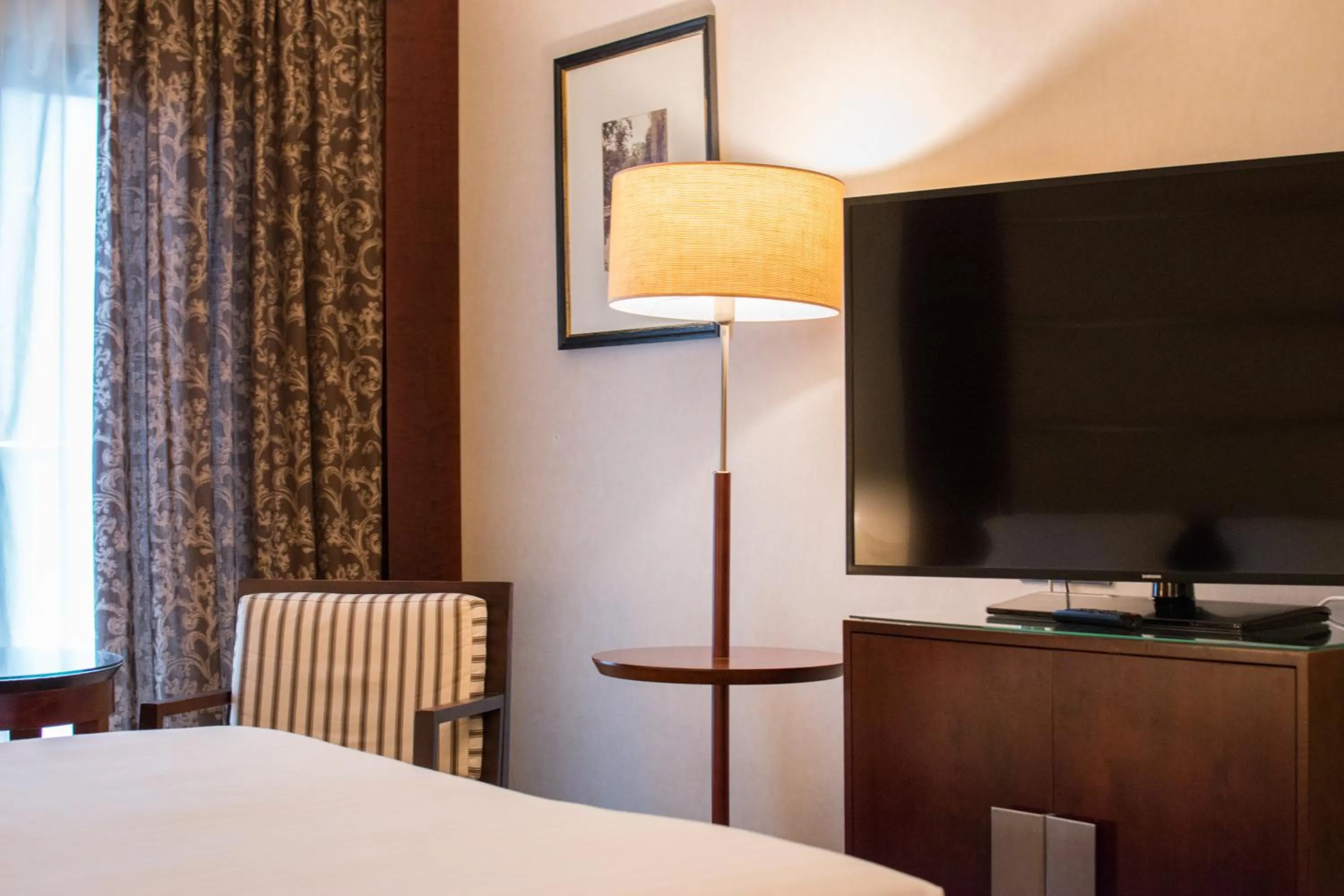 TV and multimedia, Bed in Hotel Sevilla Center